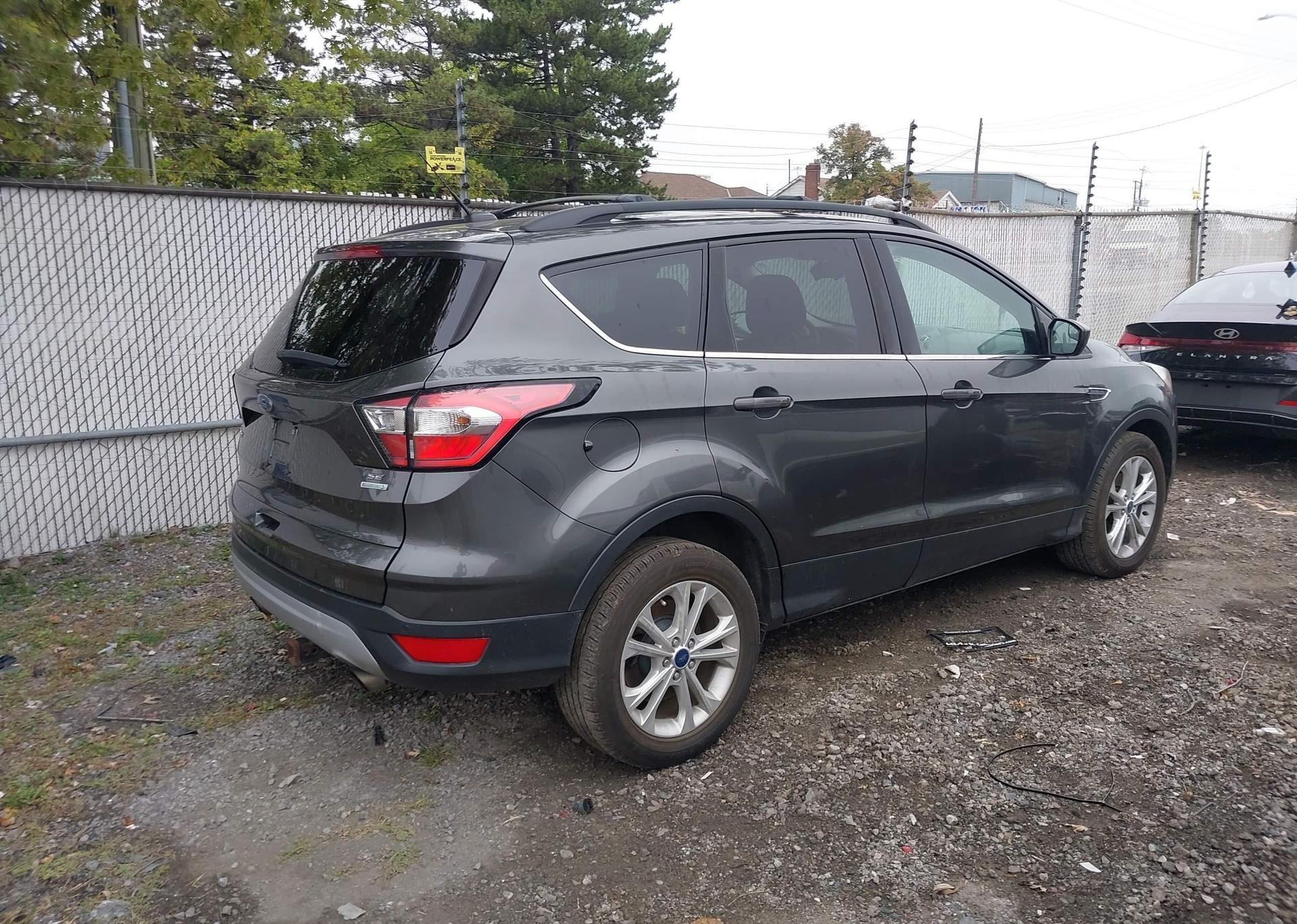2017 FORD ESCAPE SE