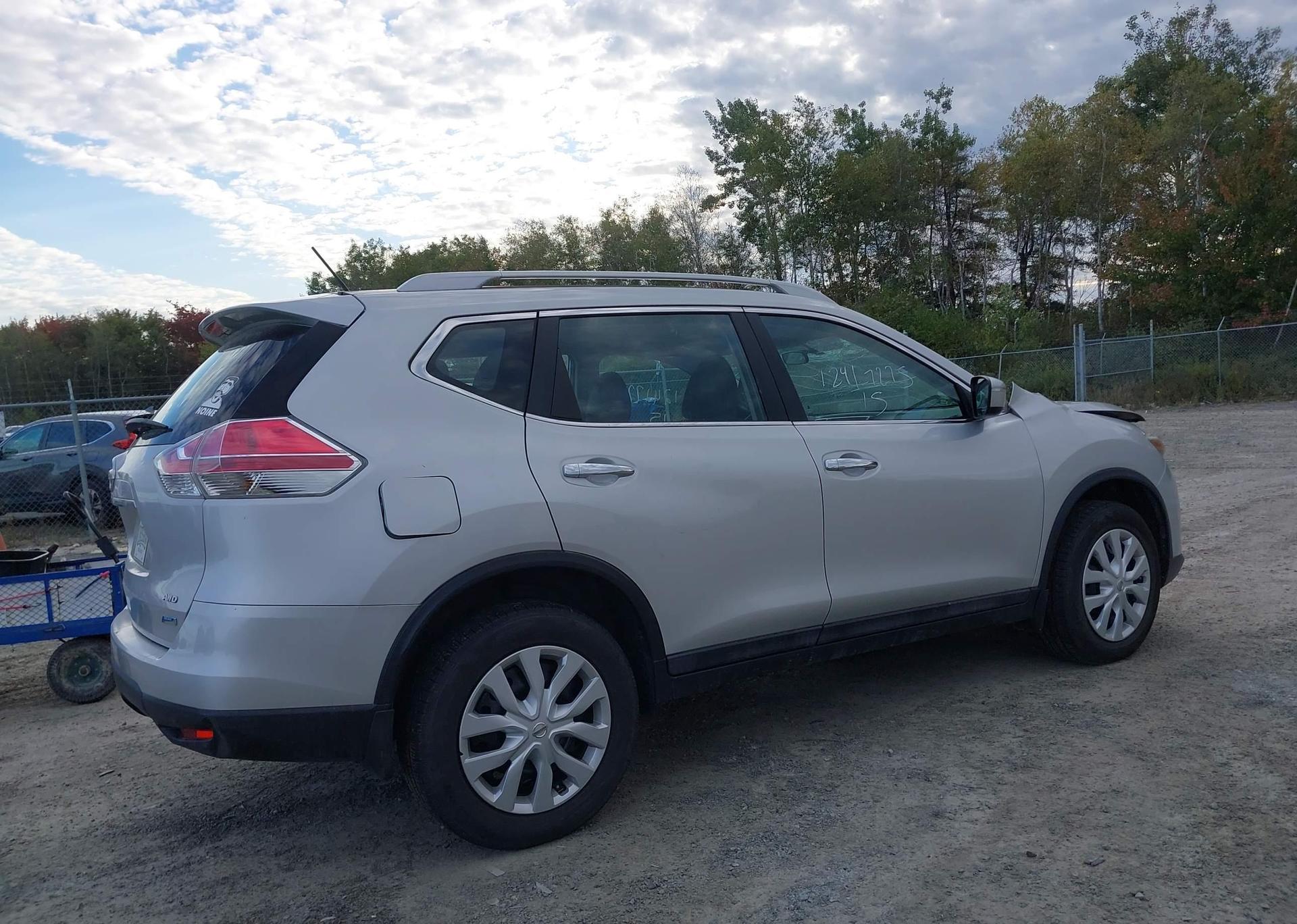 2015 NISSAN ROGUE S