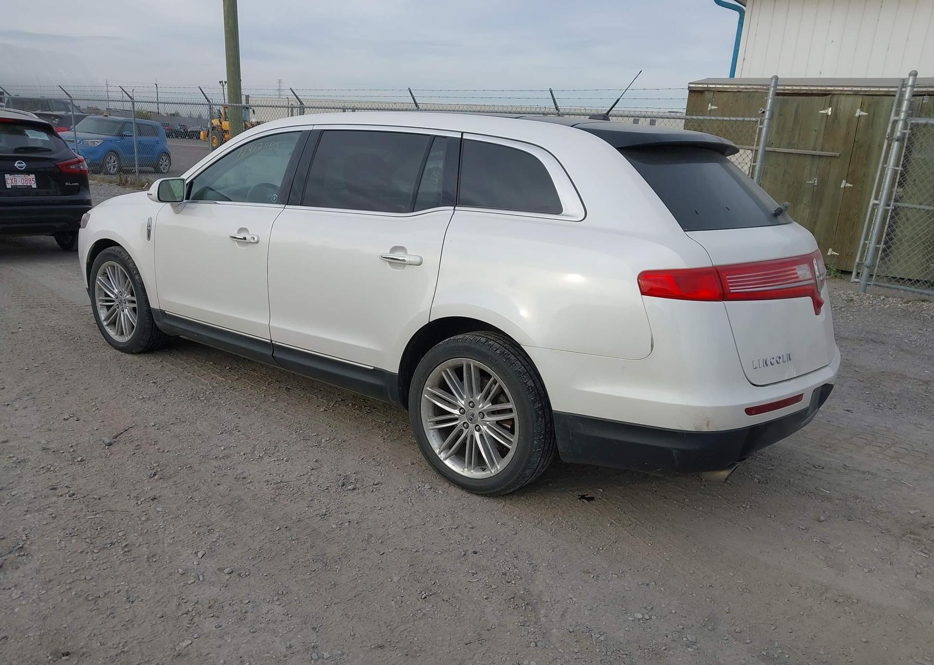 2014 LINCOLN MKT