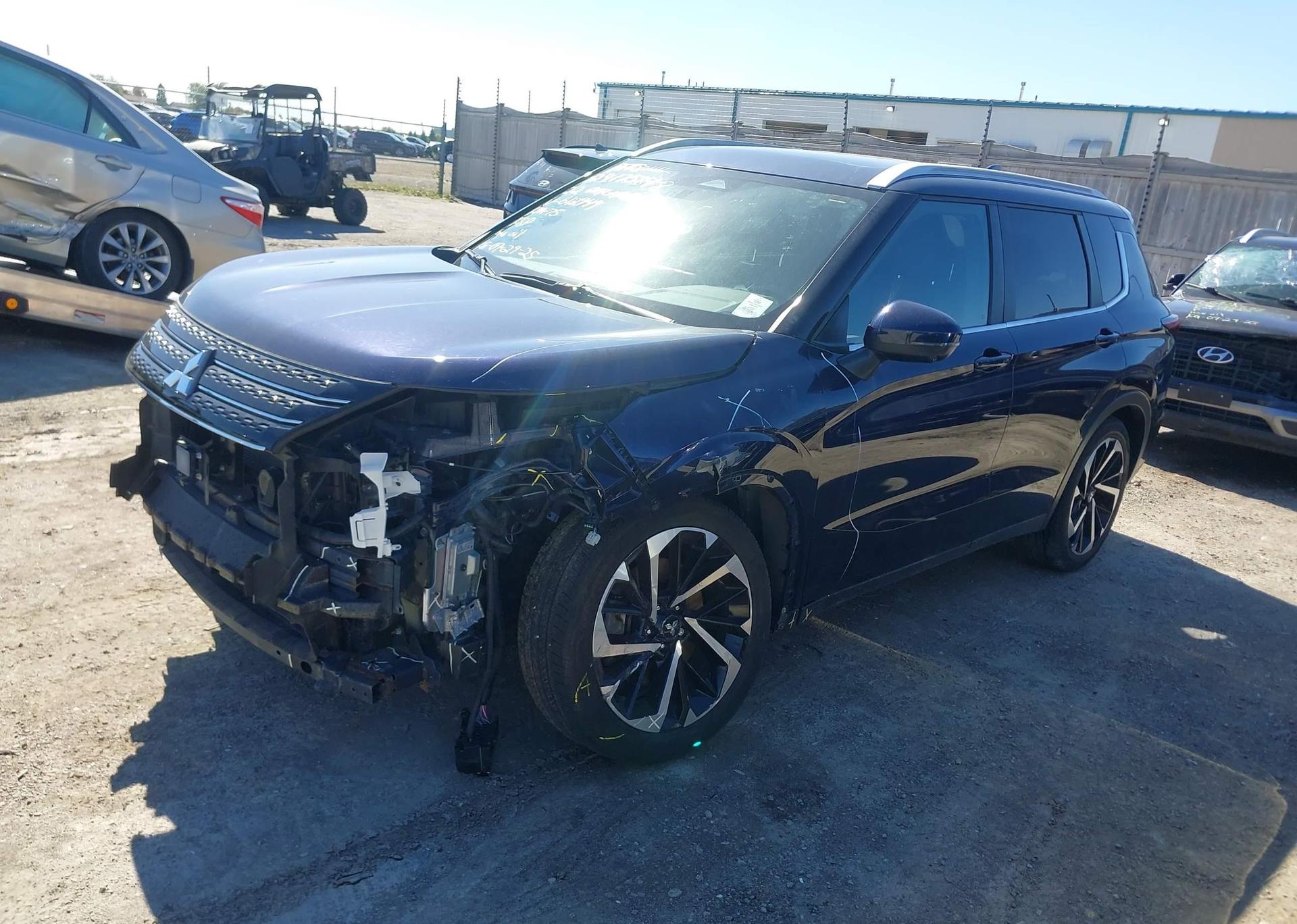 2022 MITSUBISHI OUTLANDER LE
