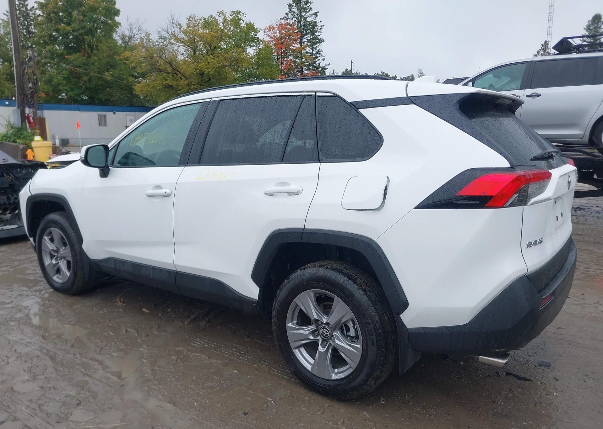2025 TOYOTA RAV4 XLE