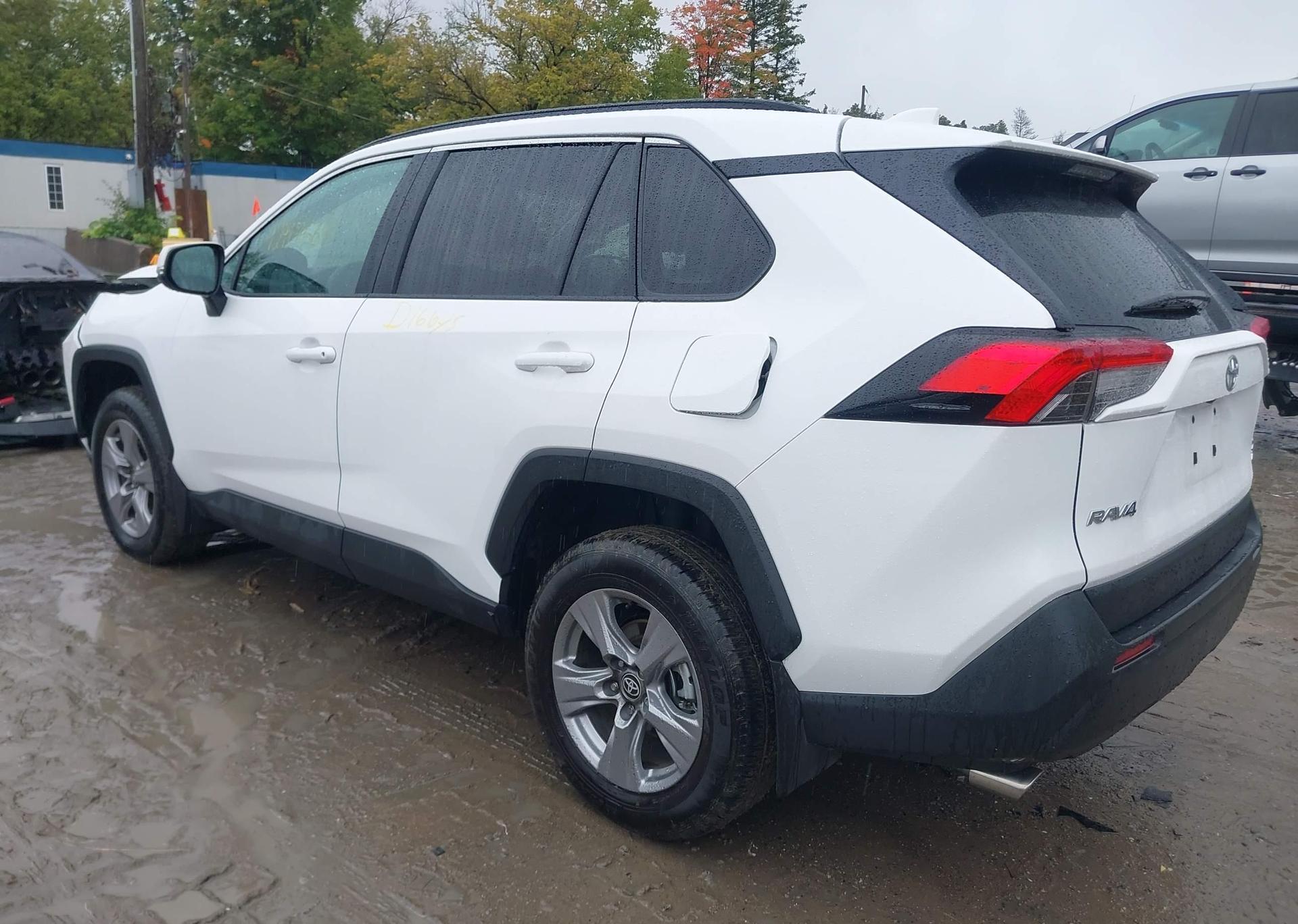 2025 TOYOTA RAV4 XLE