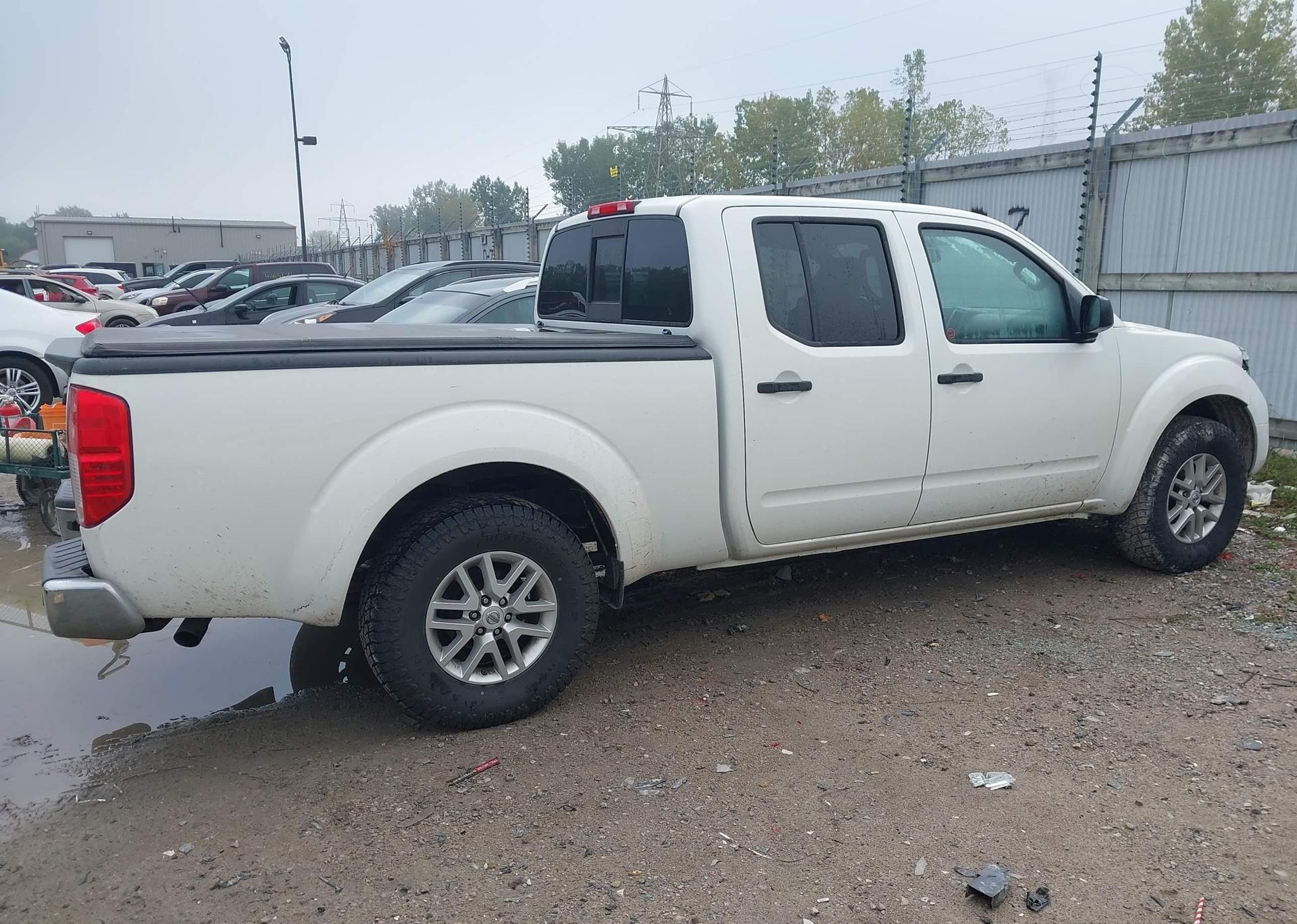 2017 NISSAN FRONTIER SL
