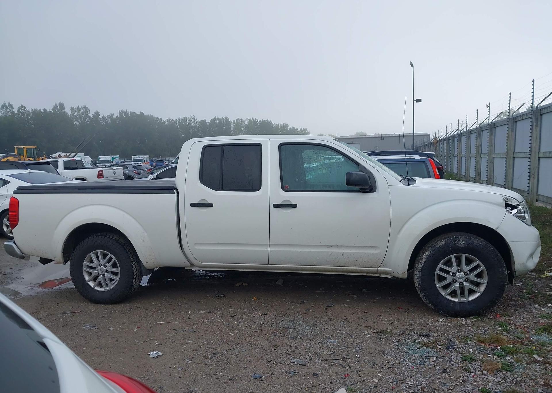 2017 NISSAN FRONTIER SL