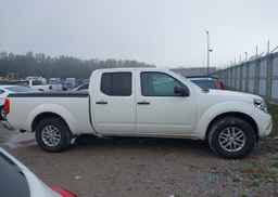 2017 NISSAN FRONTIER SL