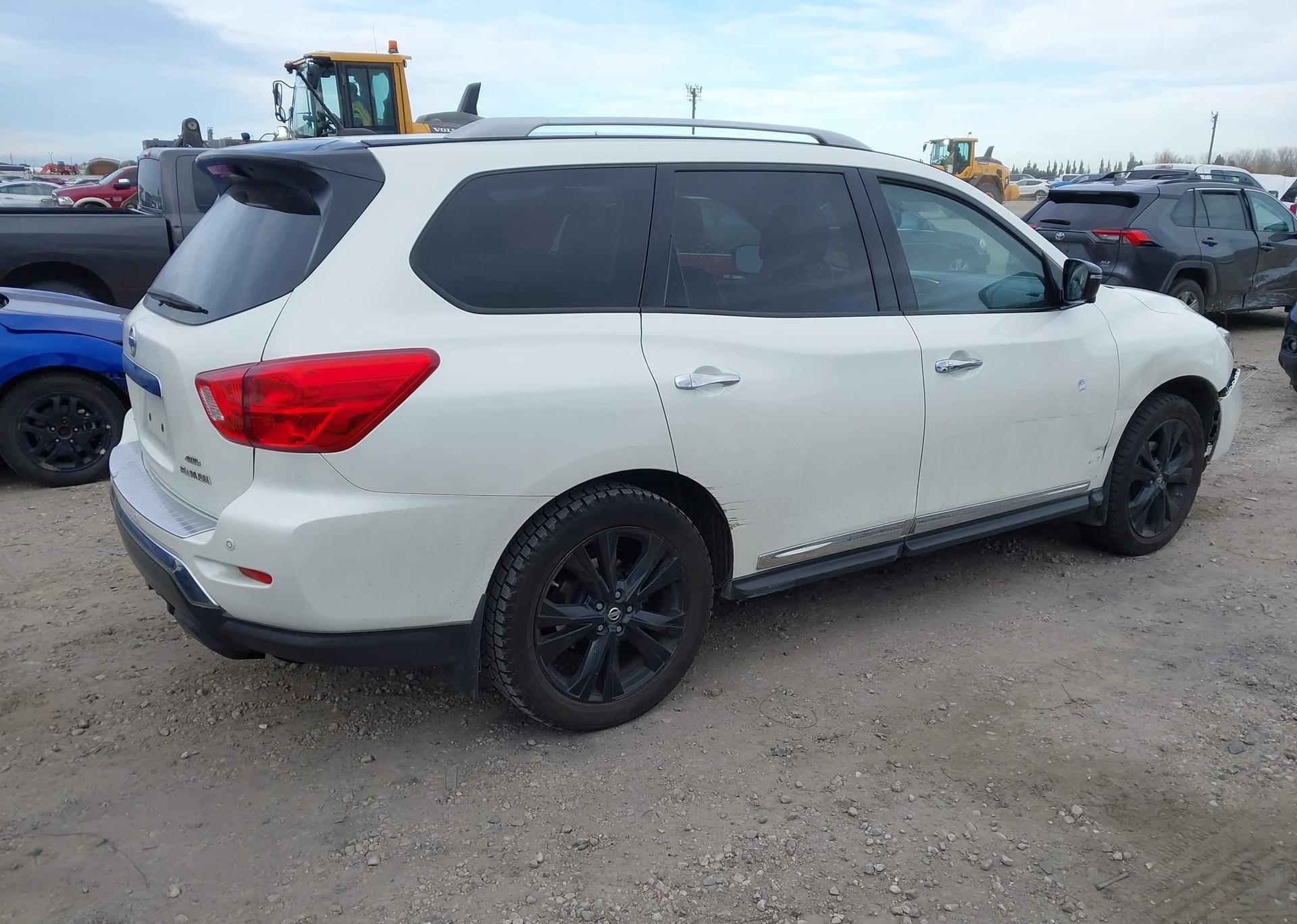 2017 NISSAN PATHFINDER PLATINUM