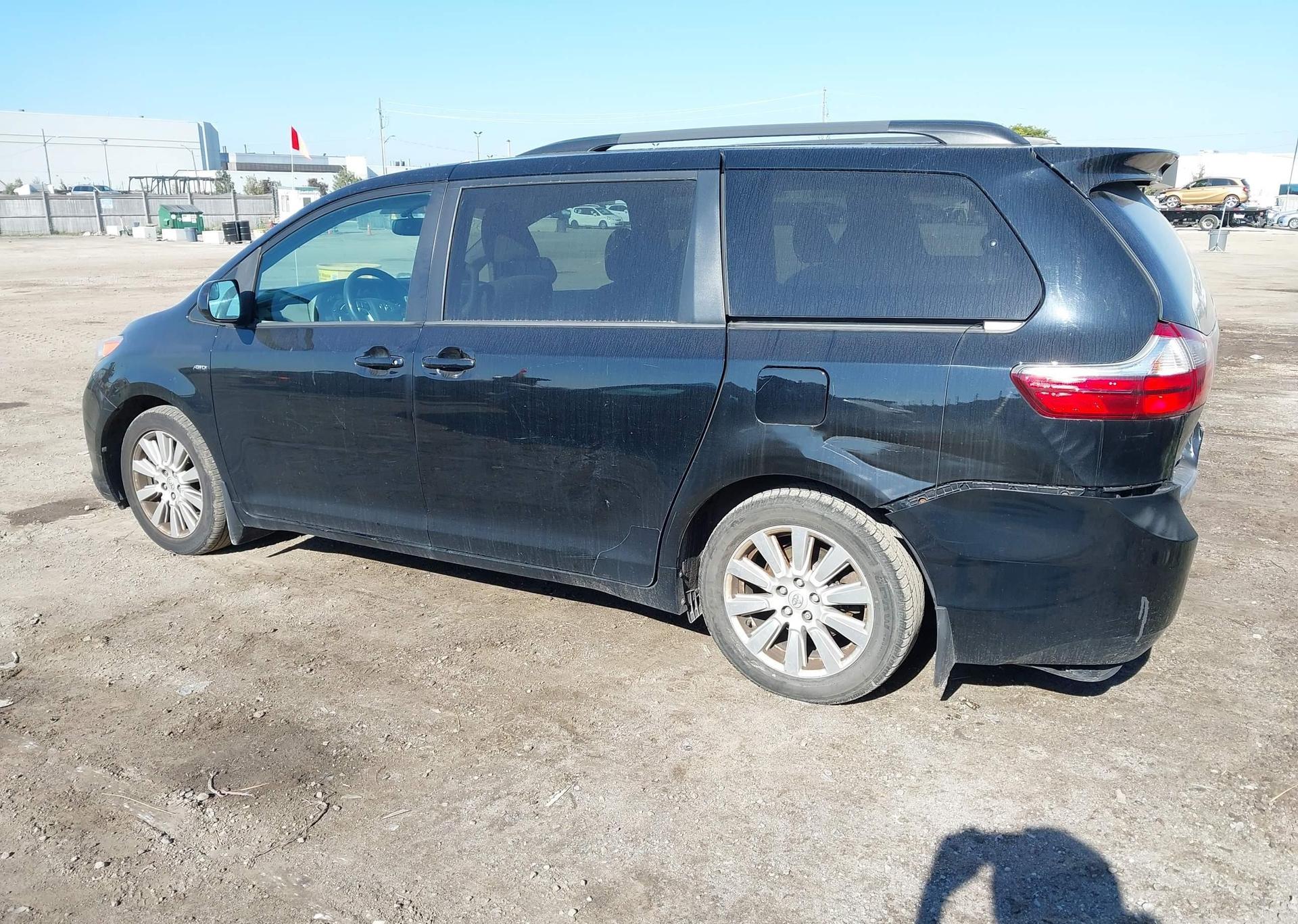 2017 TOYOTA SIENNA LE
