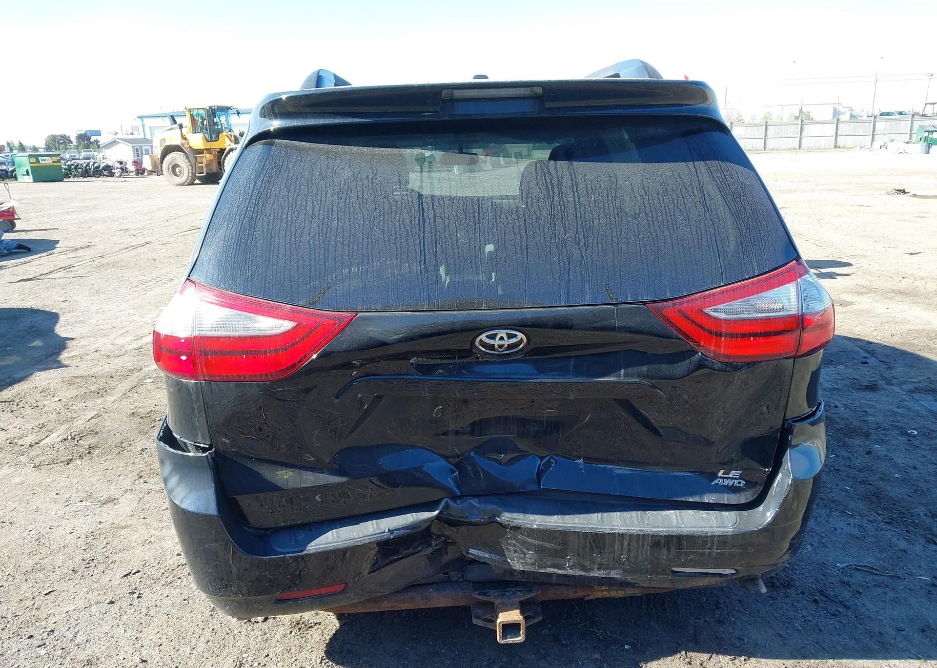 2017 TOYOTA SIENNA LE