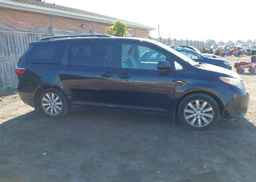 2017 TOYOTA SIENNA LE