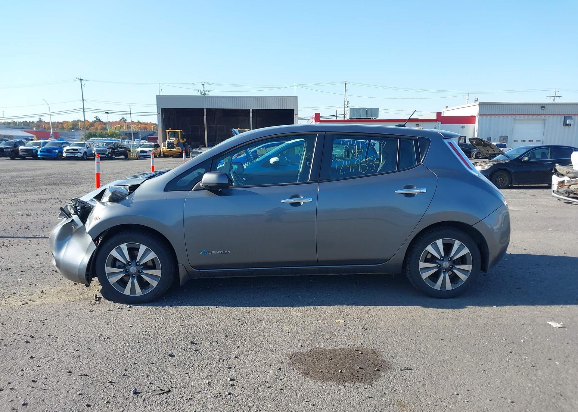 2015 NISSAN LEAF SV