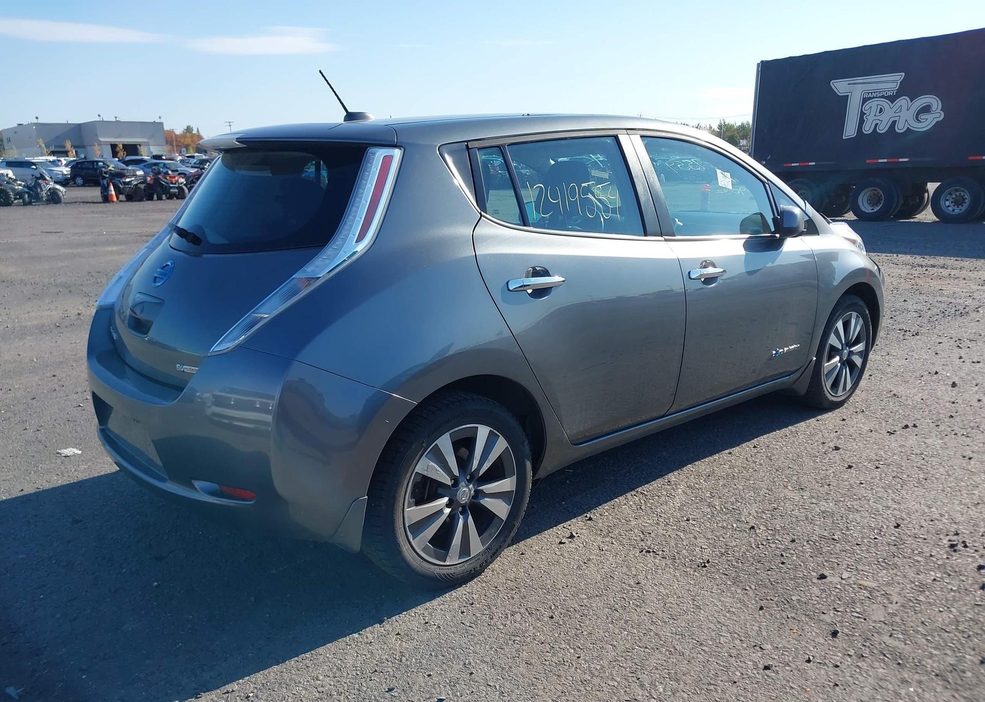 2015 NISSAN LEAF SV