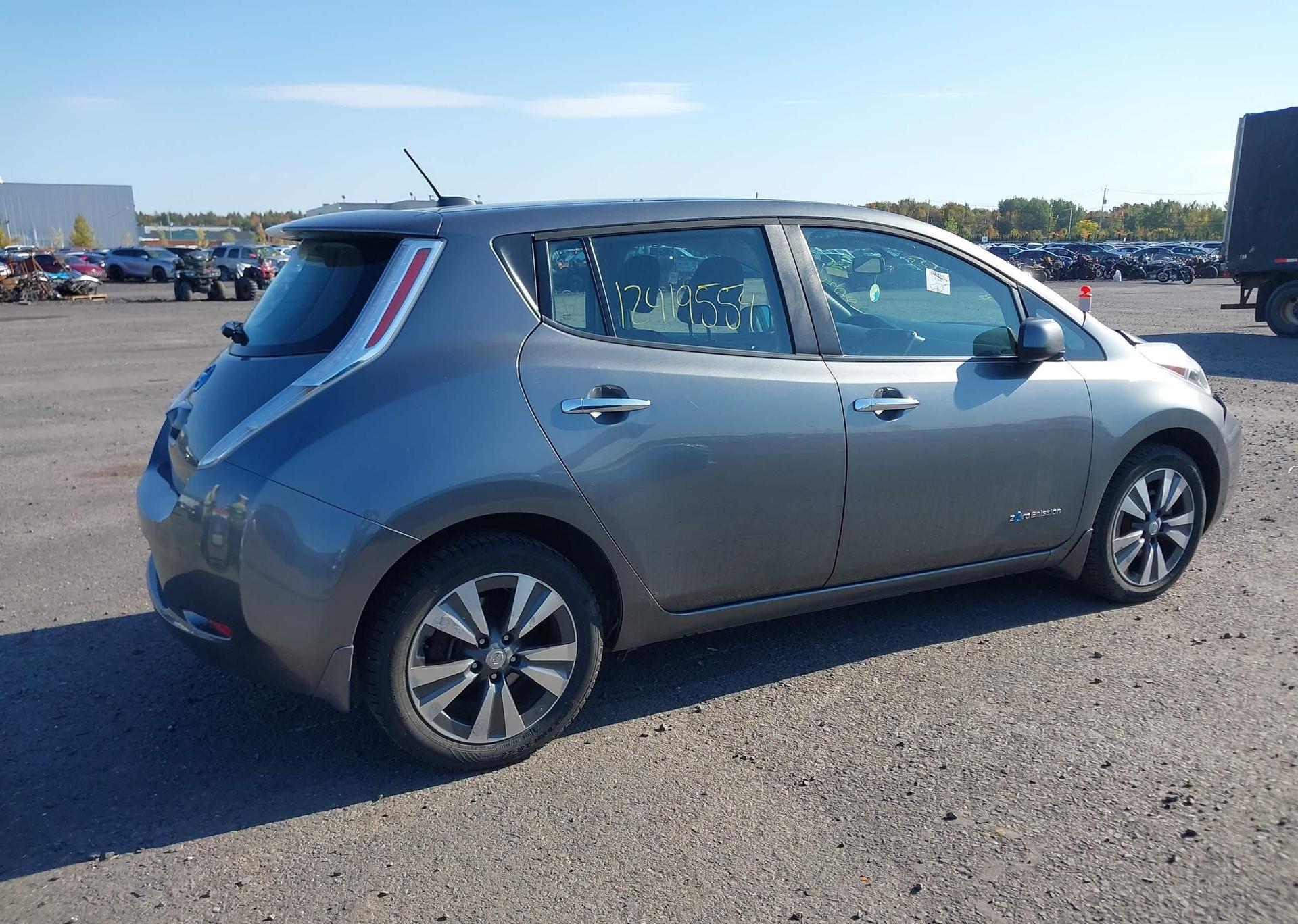 2015 NISSAN LEAF SV