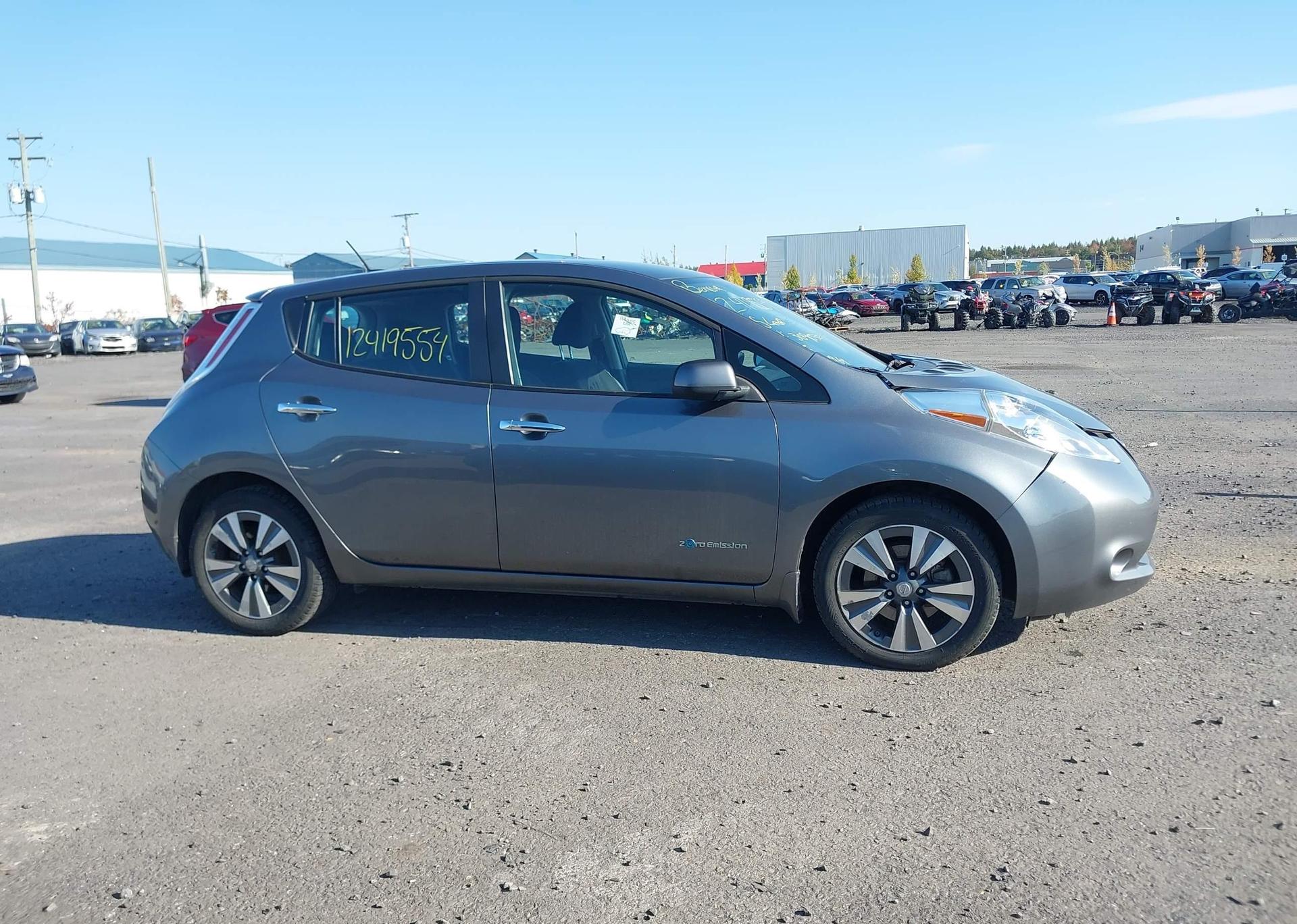 2015 NISSAN LEAF SV