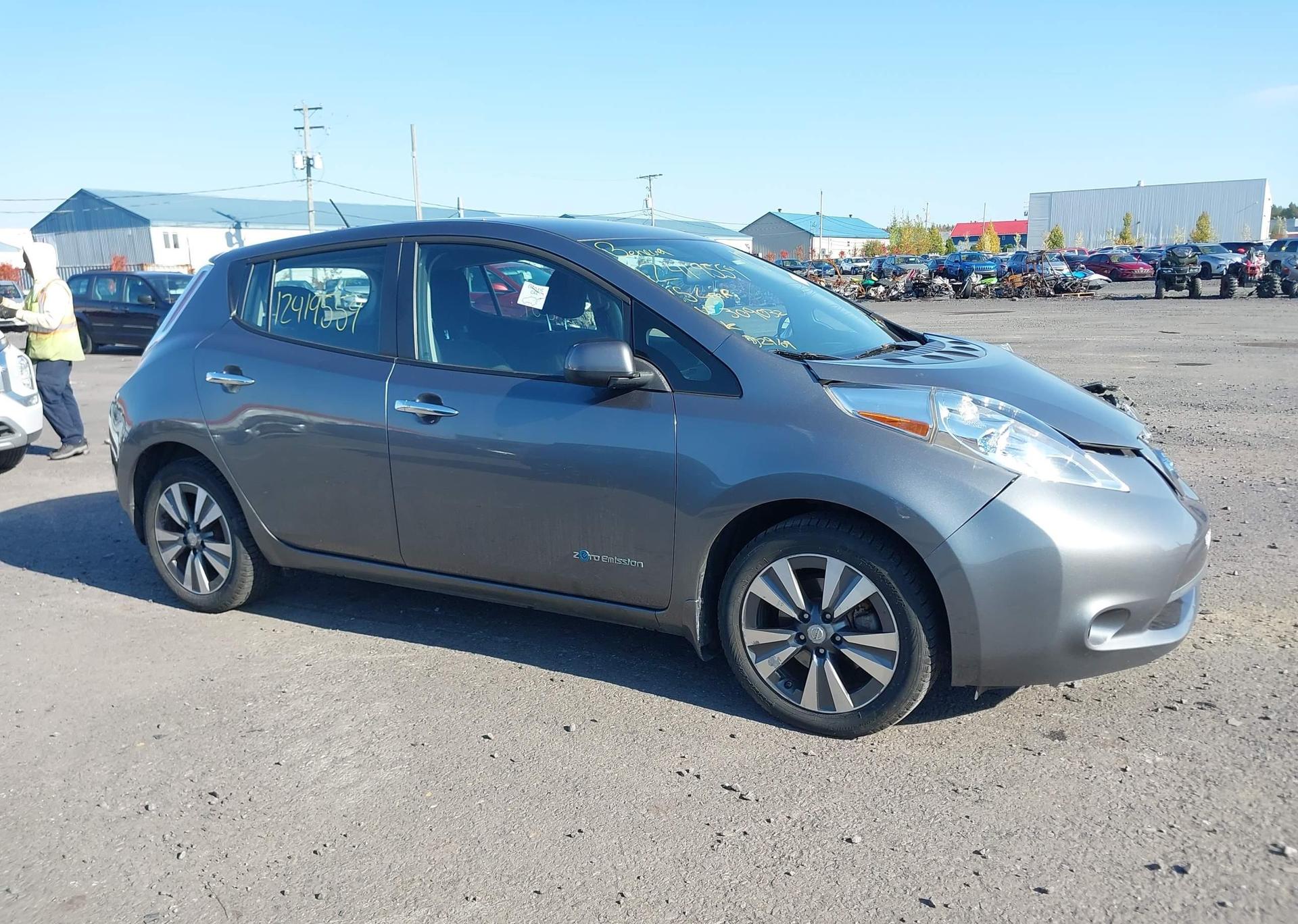 2015 NISSAN LEAF SV