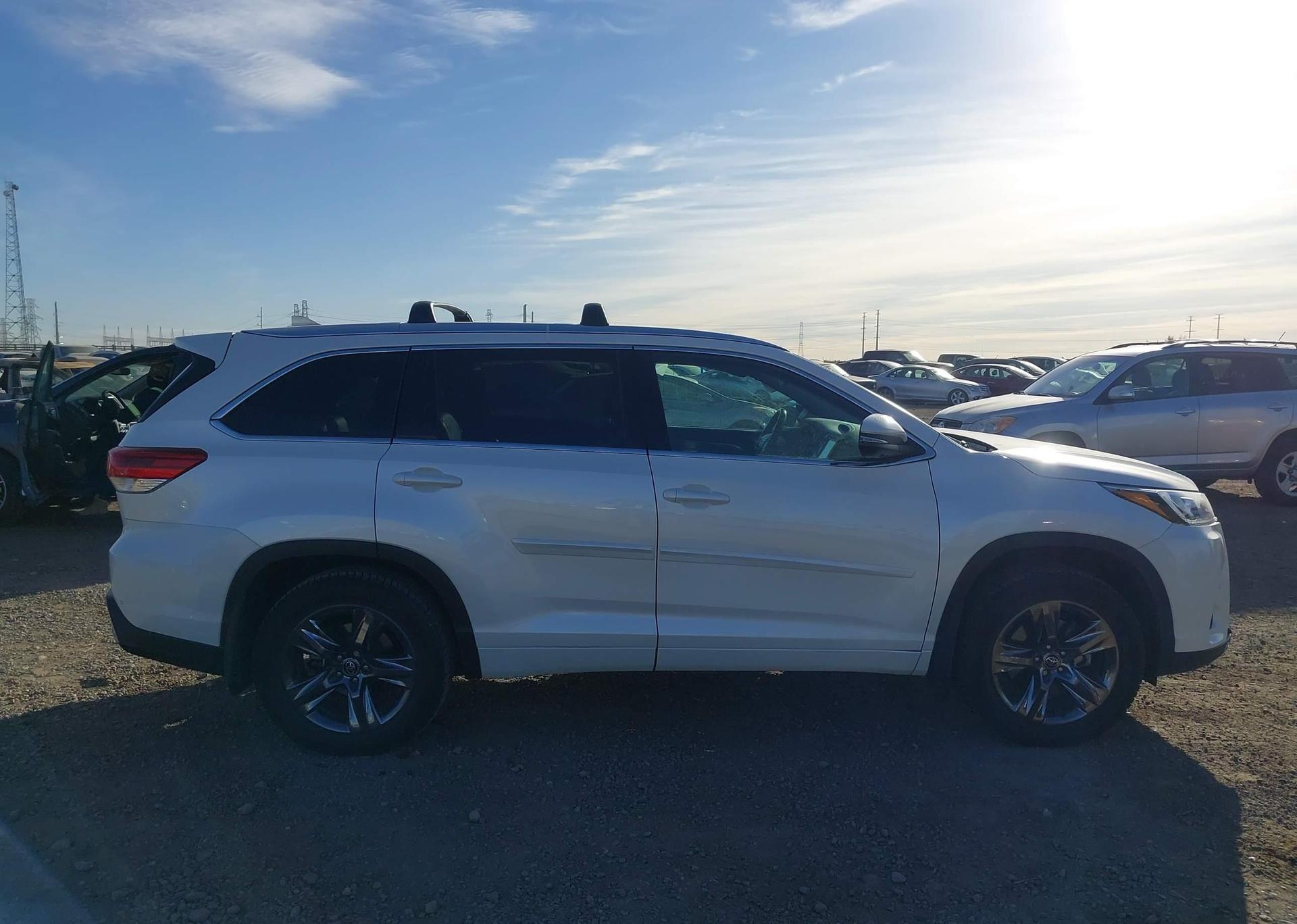 2017 TOYOTA HIGHLANDER LIMITED