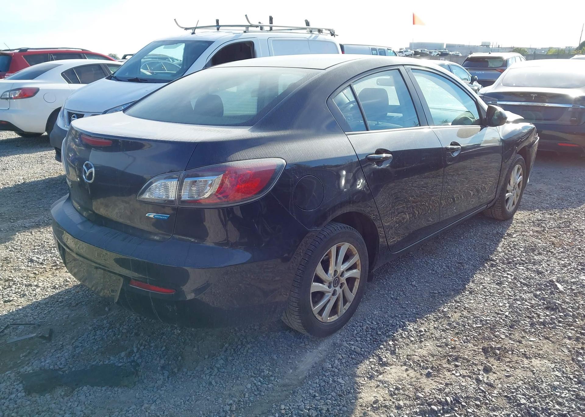 2013 MAZDA 3 I