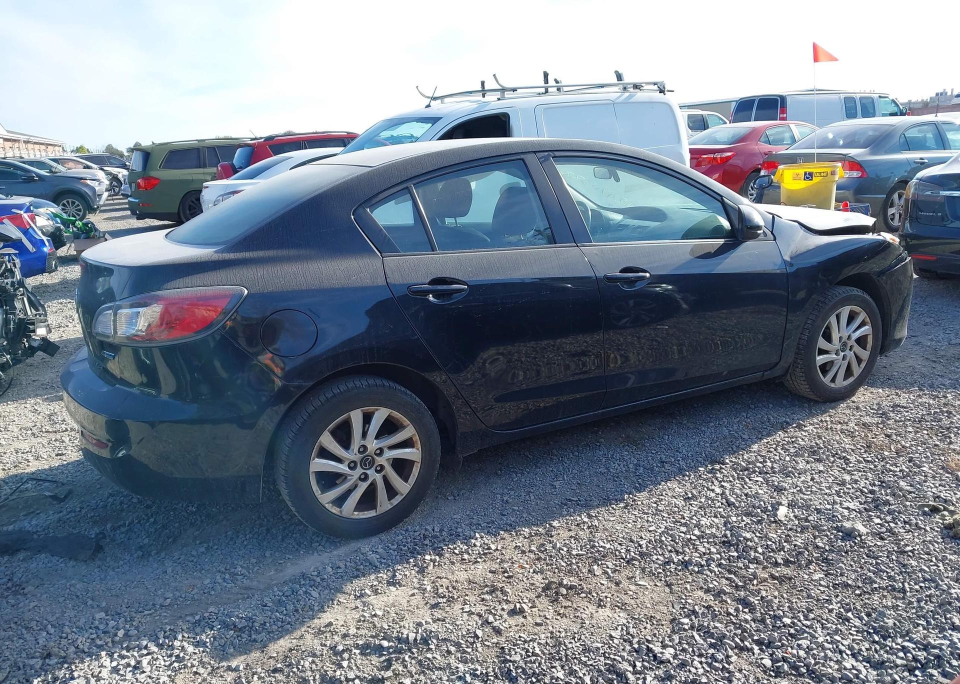 2013 MAZDA 3 I