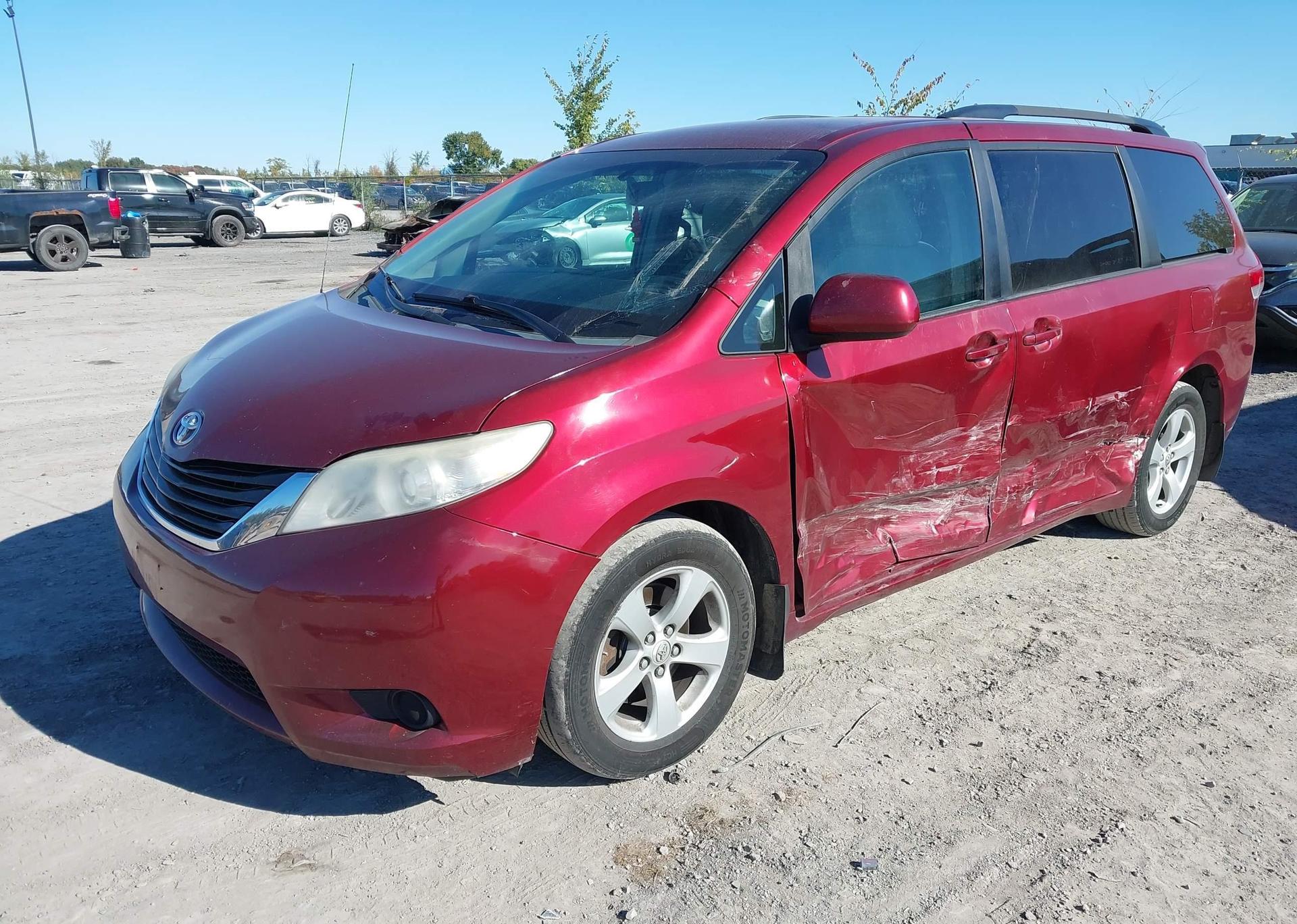 2012 TOYOTA SIENNA
