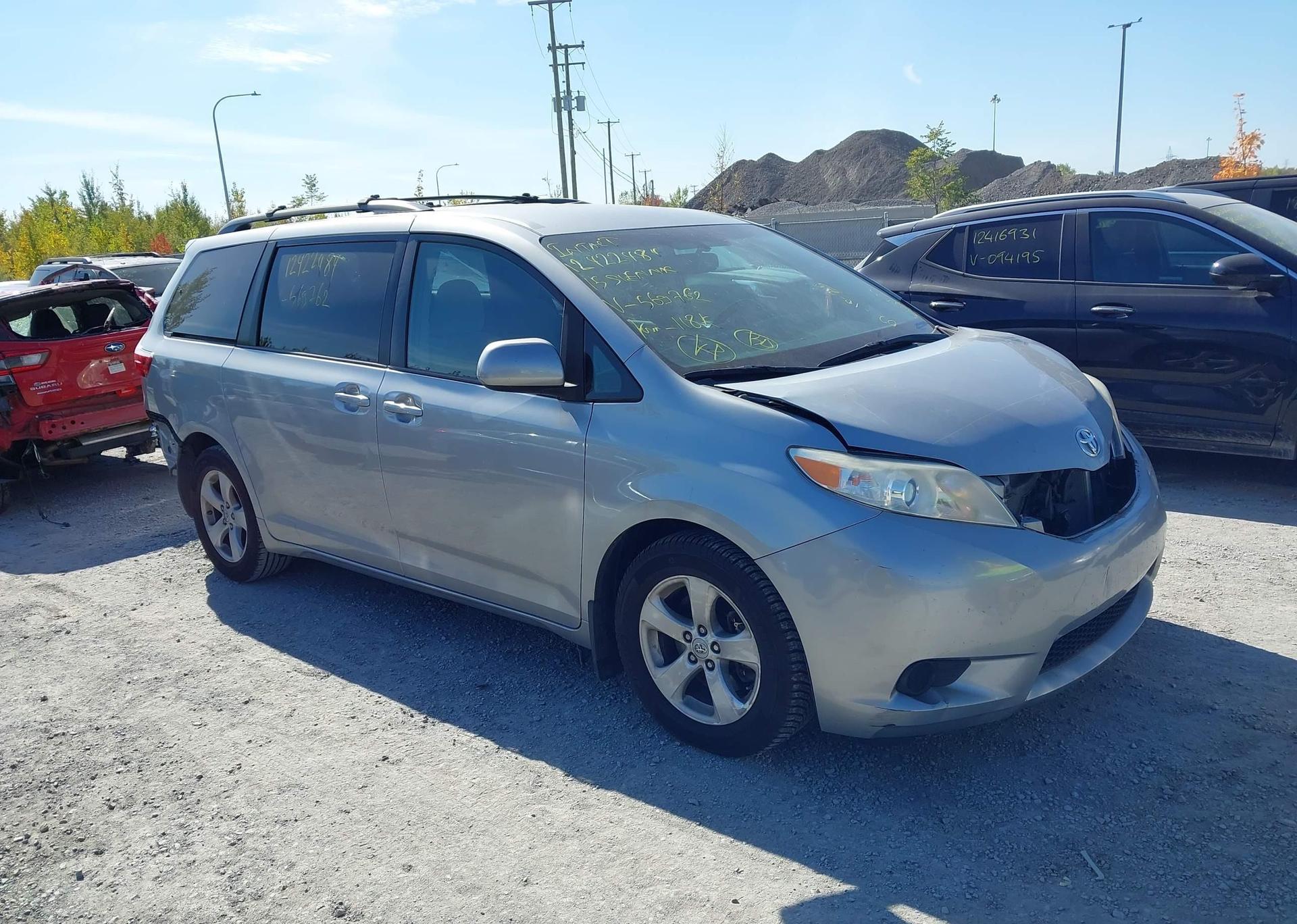 2015 TOYOTA SIENNA