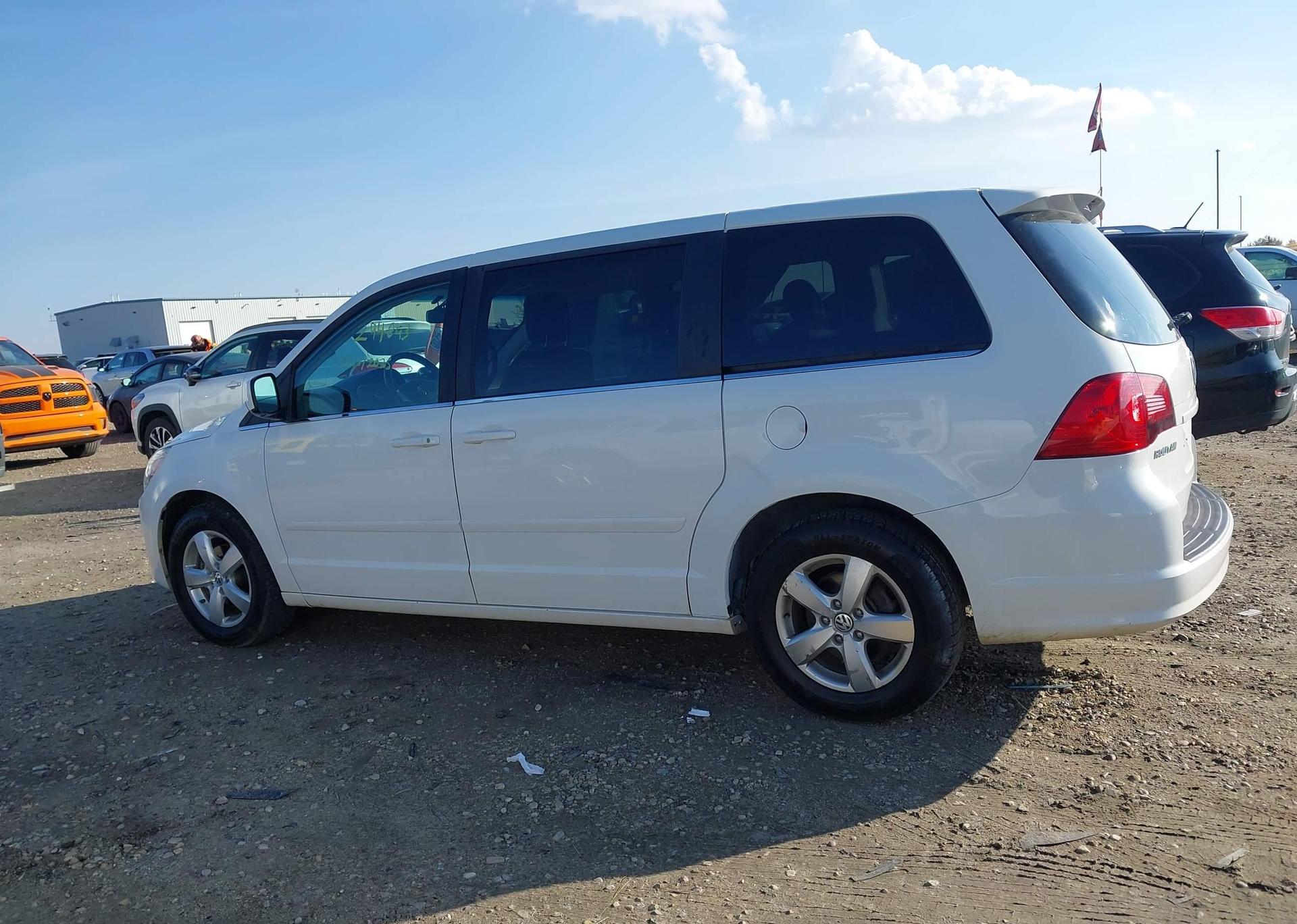 2010 VOLKSWAGEN ROUTAN SE