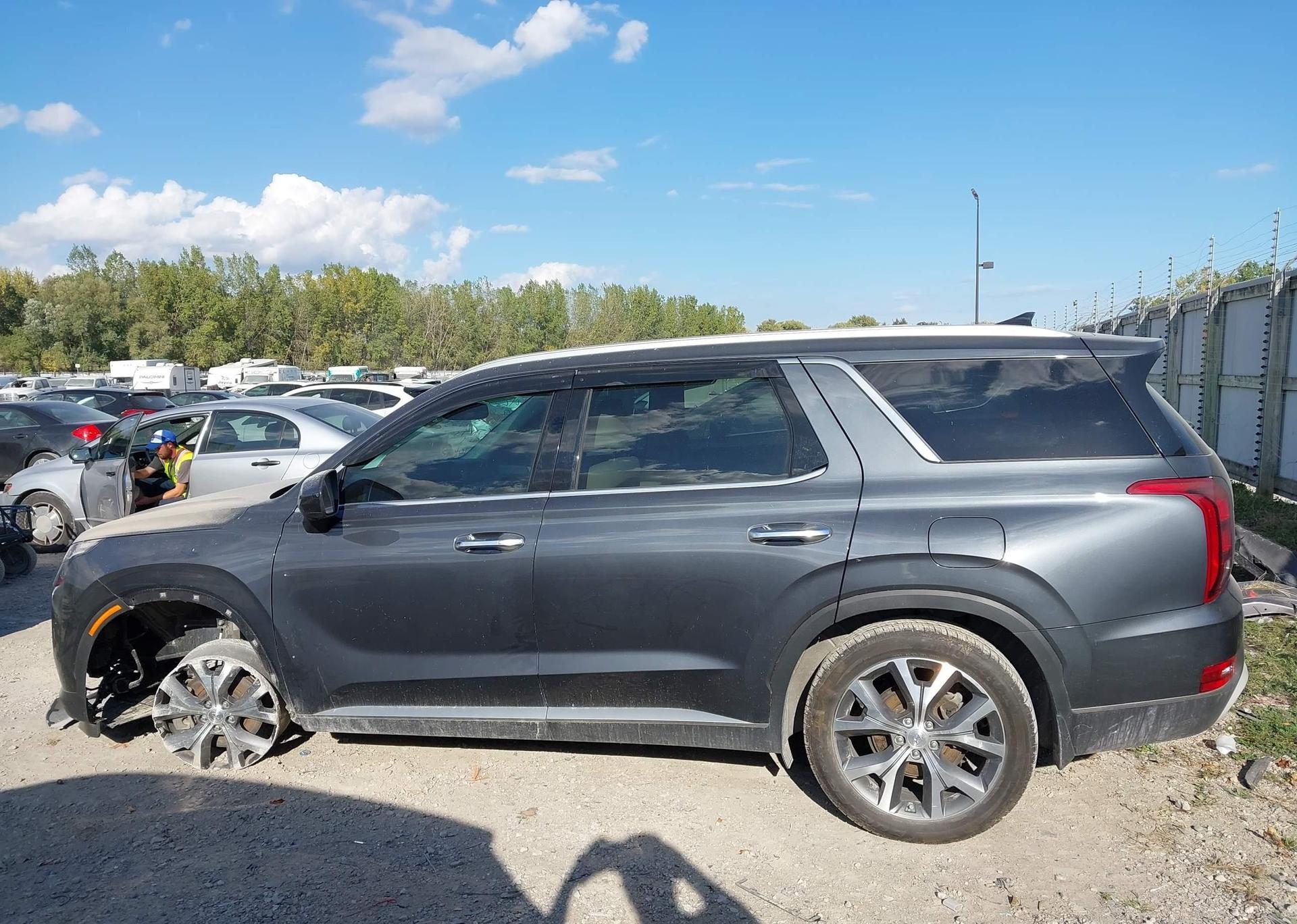 2022 HYUNDAI PALISADE LUXURY 8-PASSENGER SEATING
