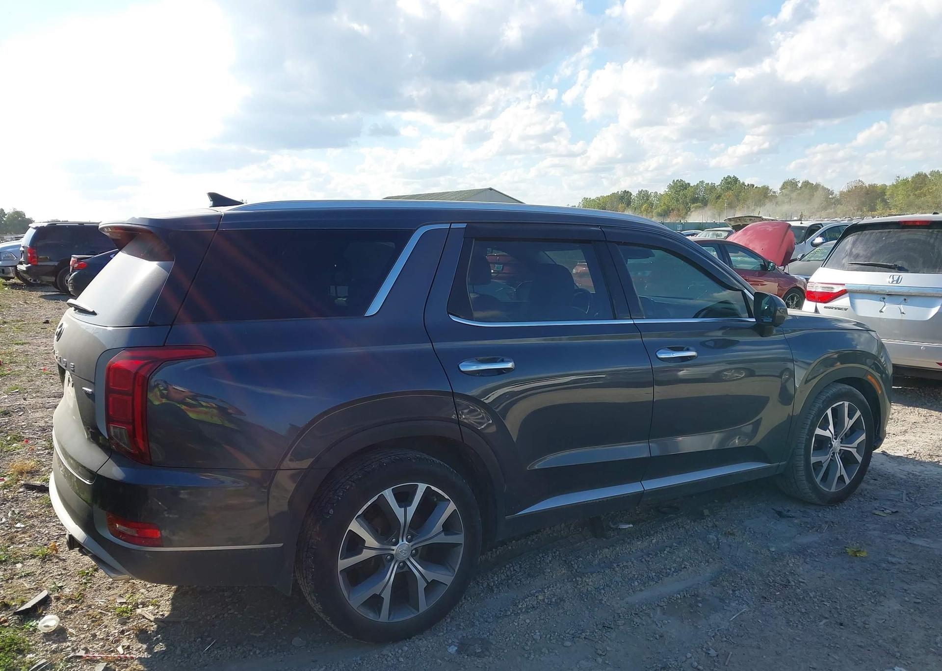 2022 HYUNDAI PALISADE LUXURY 8-PASSENGER SEATING