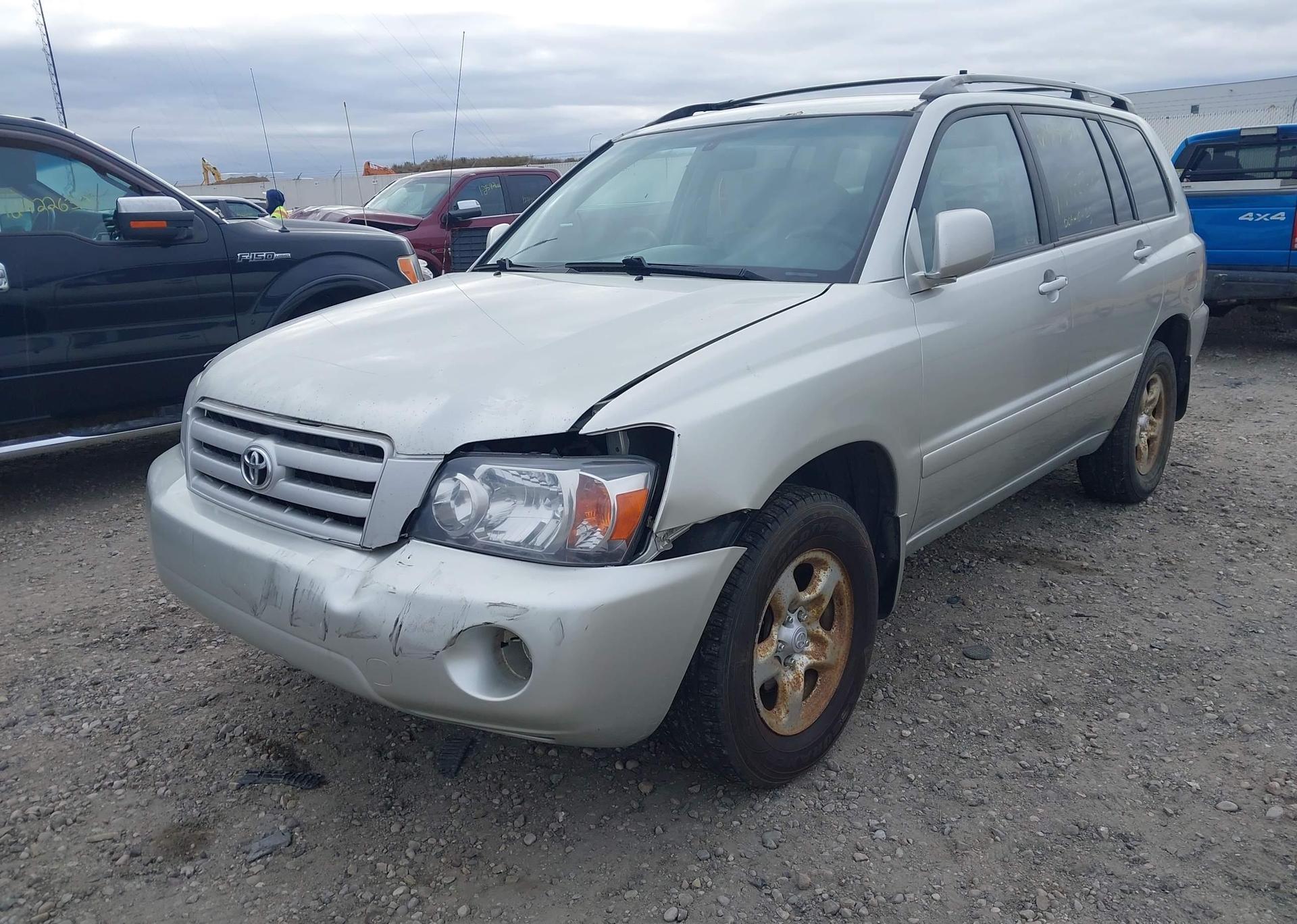 2004 TOYOTA HIGHLANDER