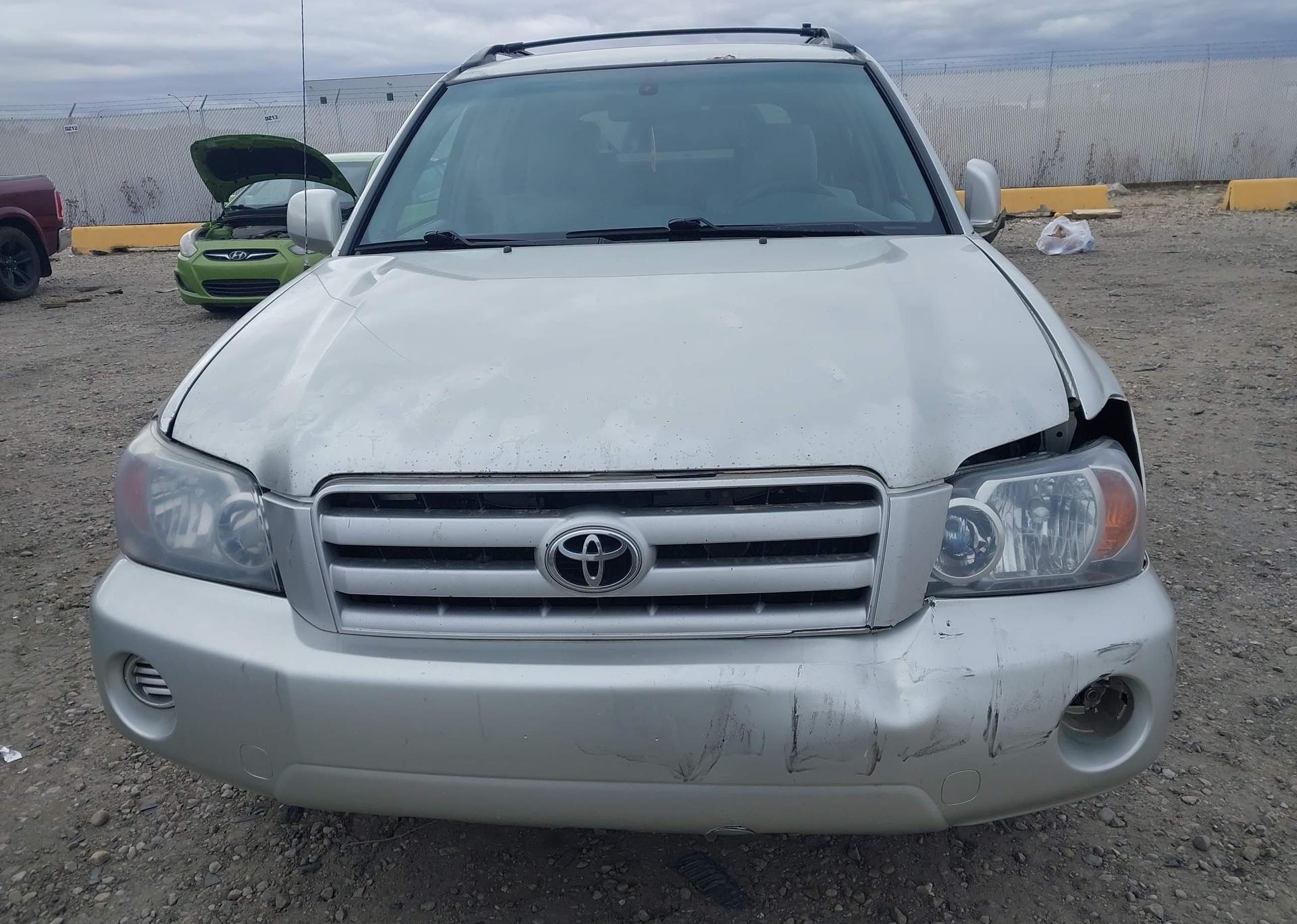 2004 TOYOTA HIGHLANDER
