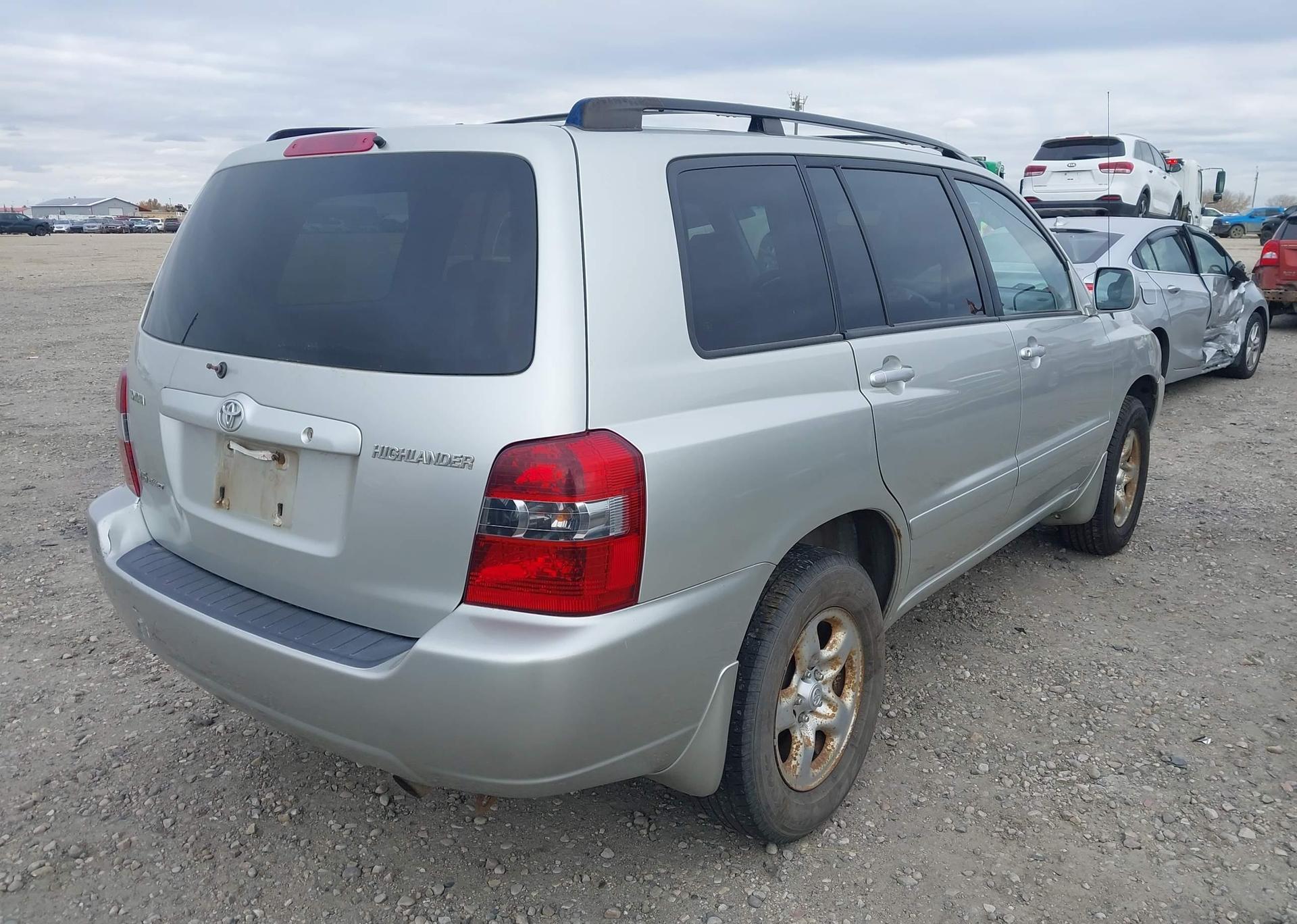 2004 TOYOTA HIGHLANDER