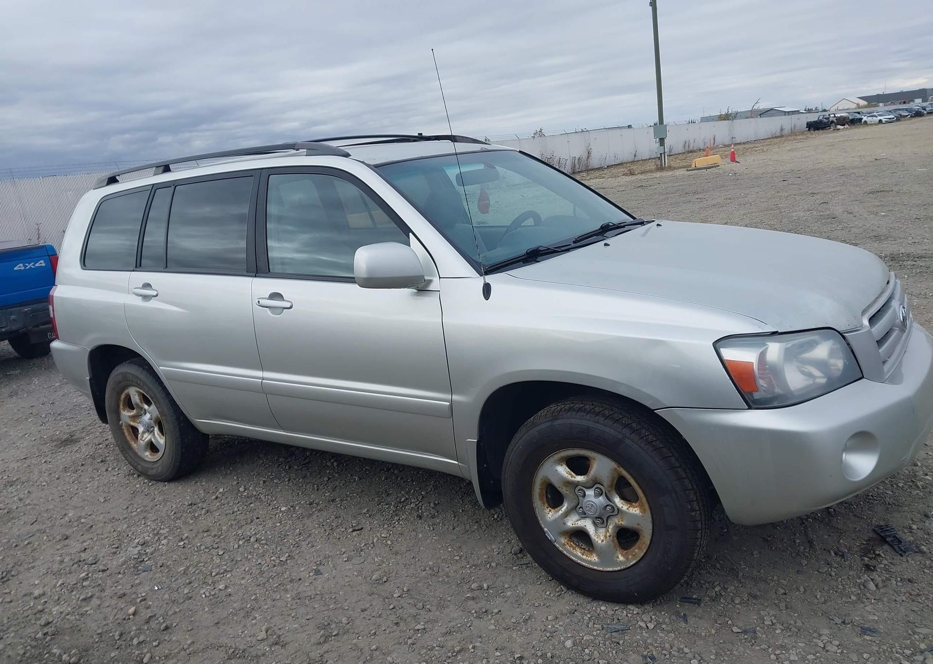 2004 TOYOTA HIGHLANDER