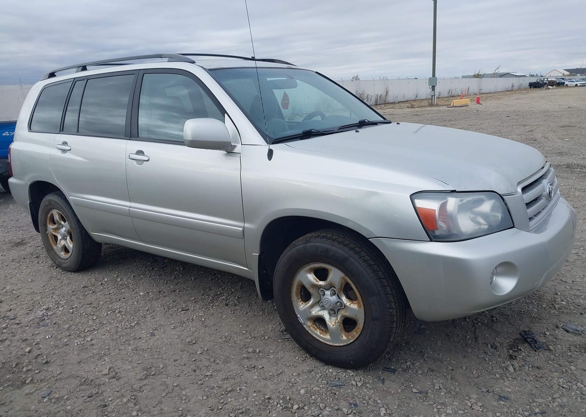 2004 TOYOTA HIGHLANDER
