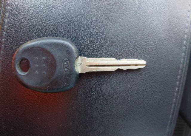 2010 KIA RONDO EX