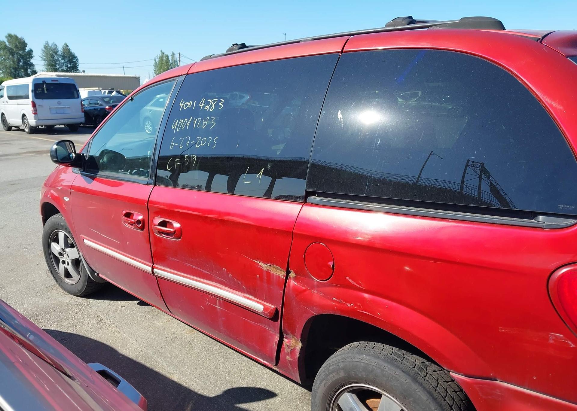 2004 DODGE CARAVAN SE