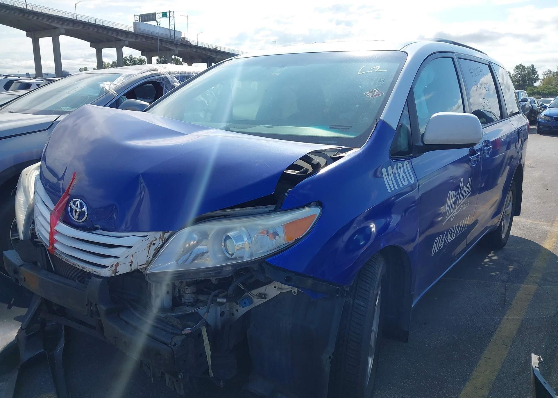 2015 TOYOTA SIENNA LE