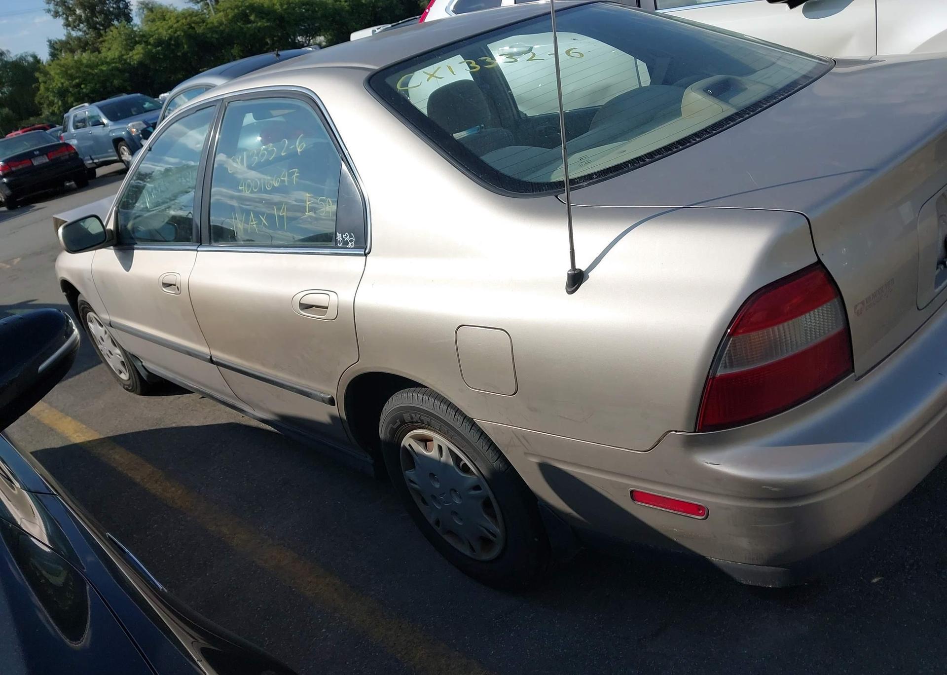 1995 HONDA ACCORD LX