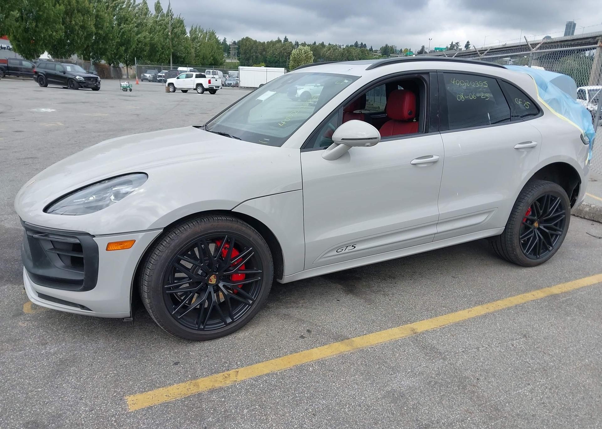 2024 PORSCHE MACAN