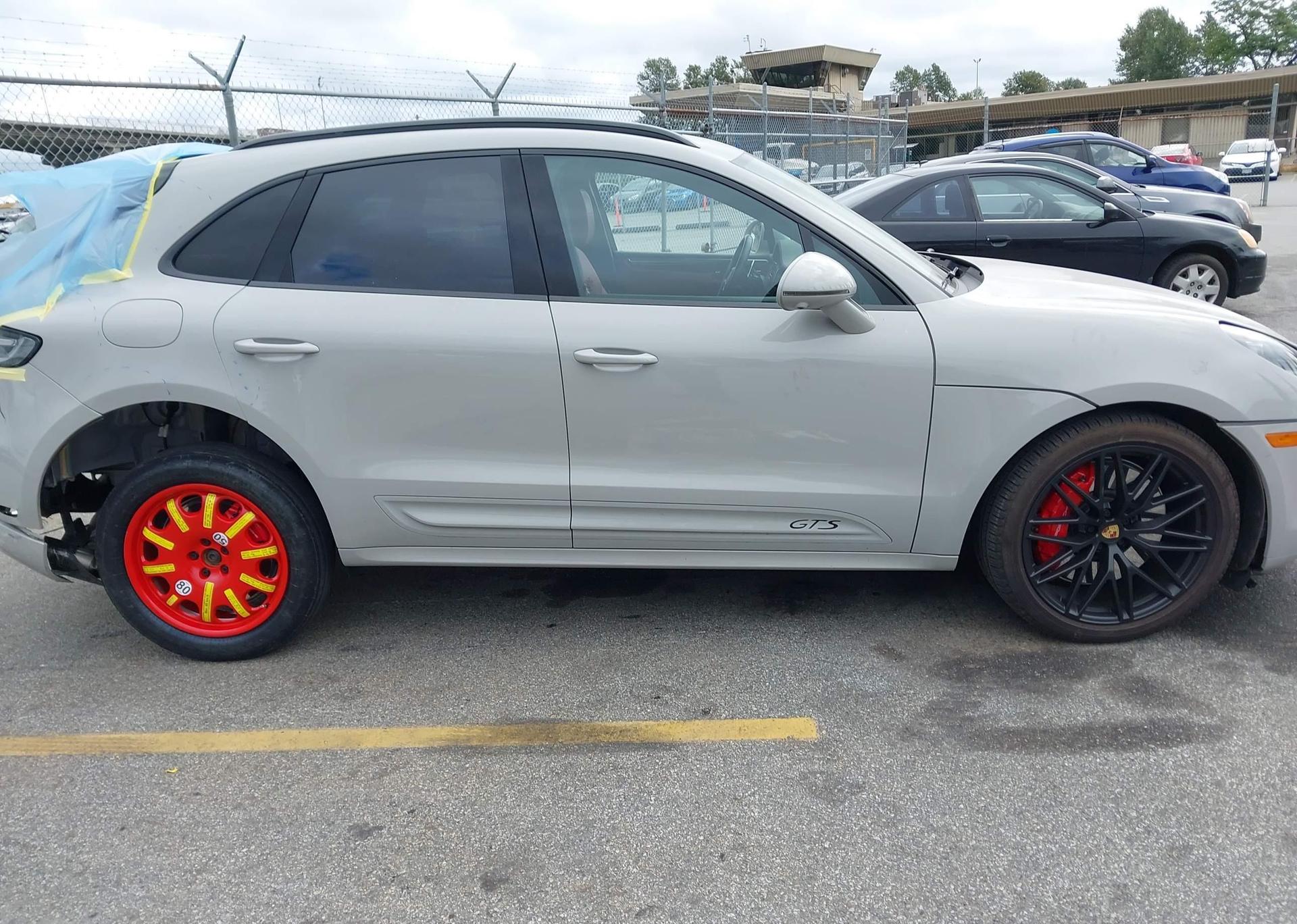 2024 PORSCHE MACAN