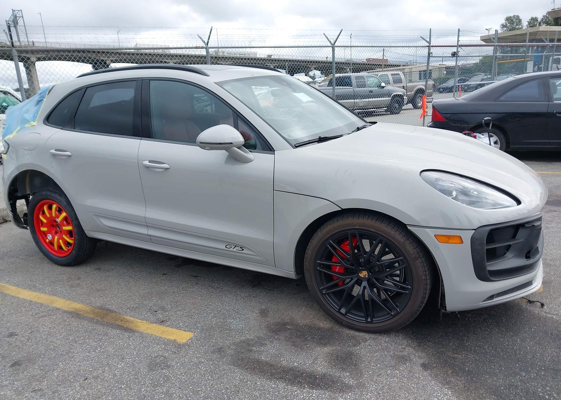 2024 PORSCHE MACAN