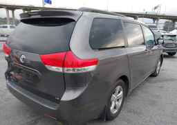 2011 TOYOTA SIENNA LE