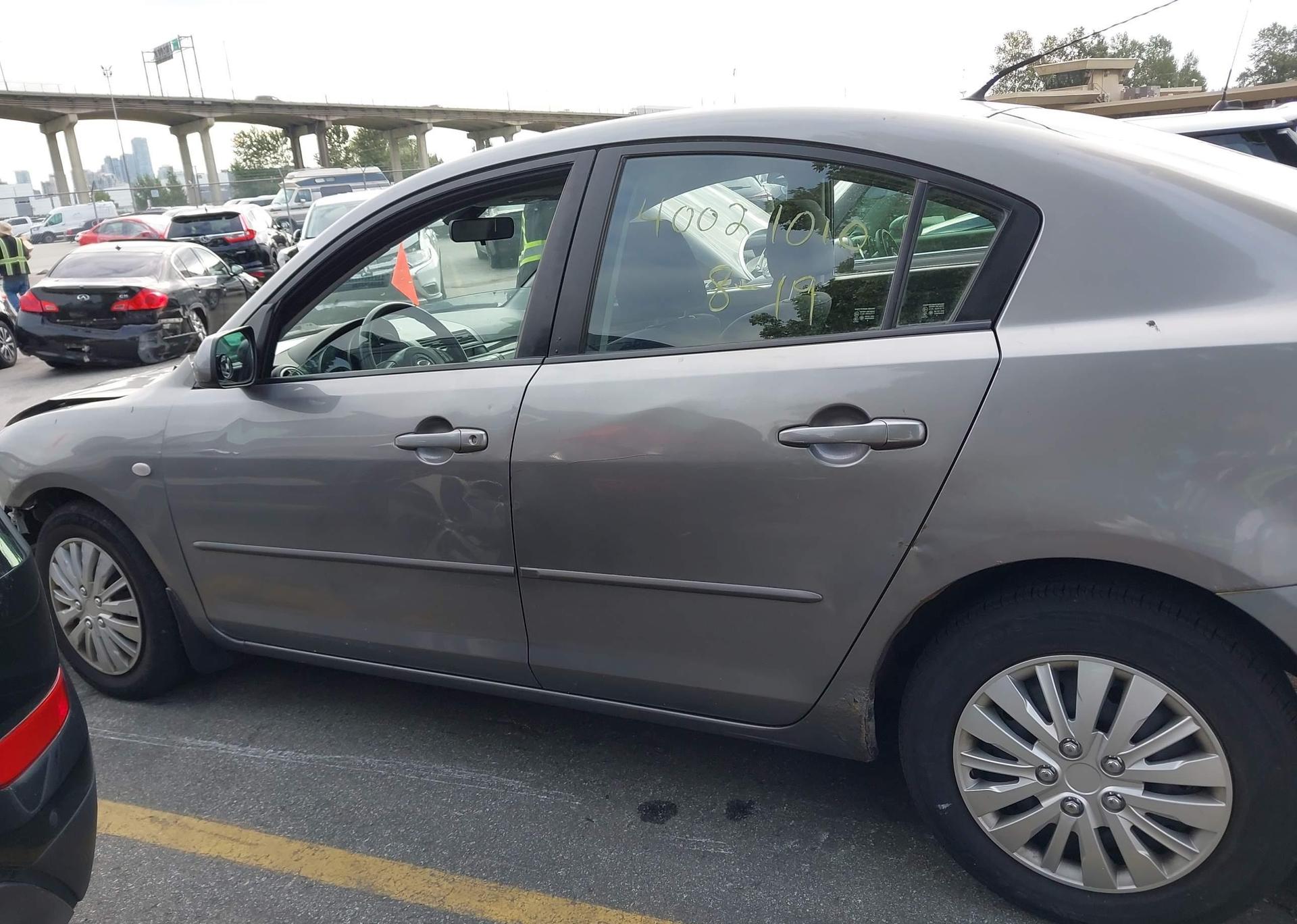 2005 MAZDA 3 I