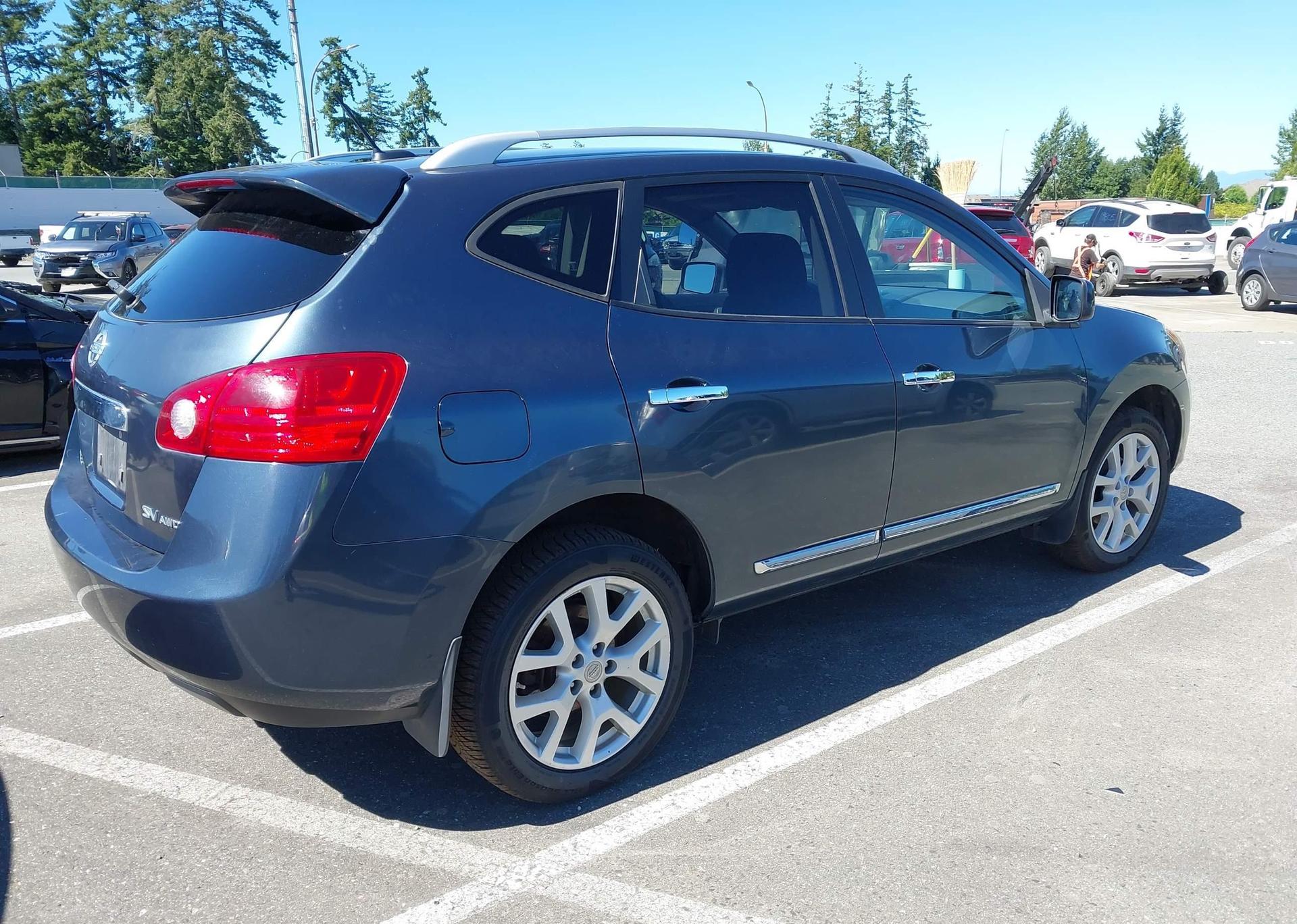 2013 NISSAN ROGUE S