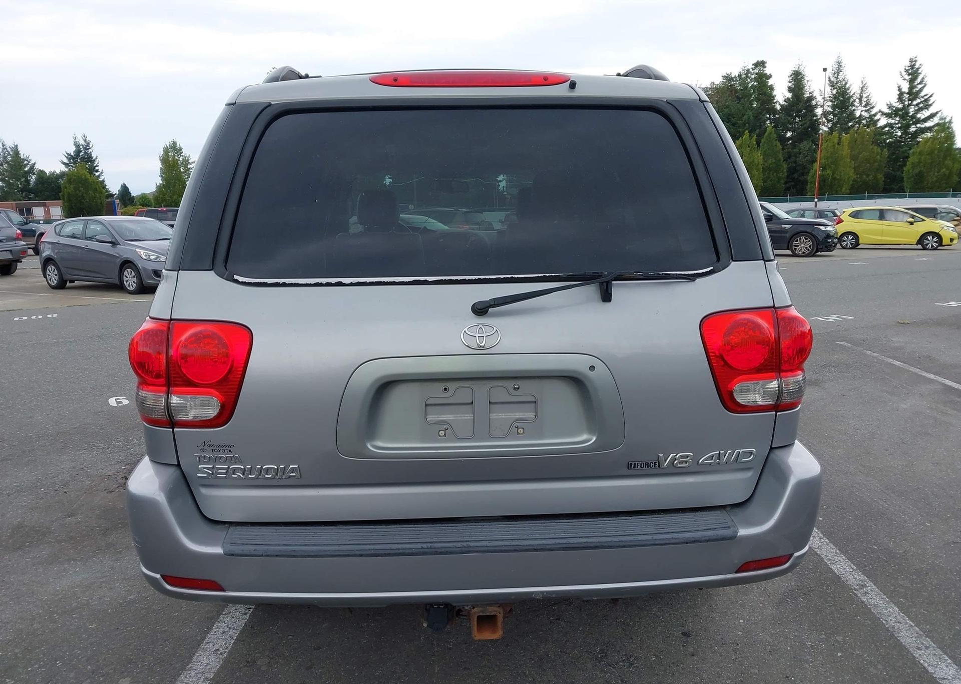 2005 TOYOTA SEQUOIA SR5