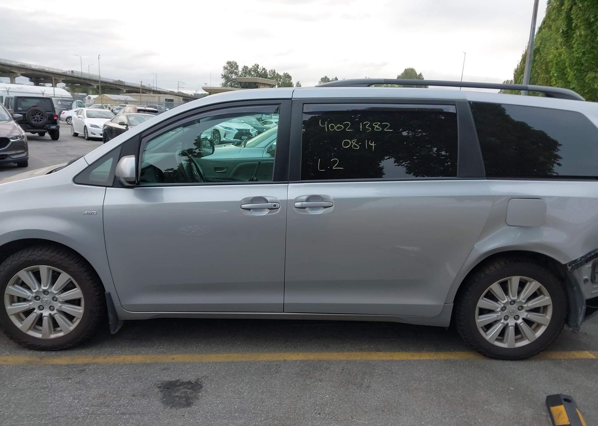 2017 TOYOTA SIENNA LE