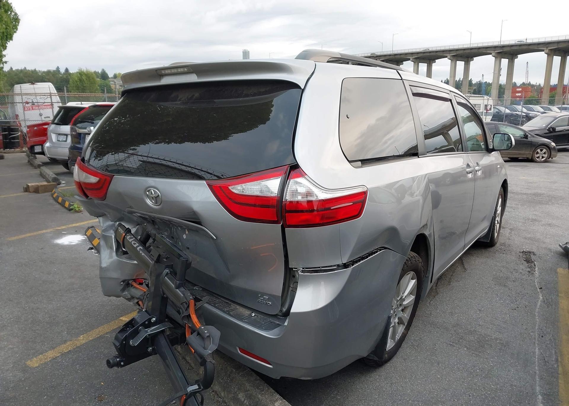 2017 TOYOTA SIENNA LE
