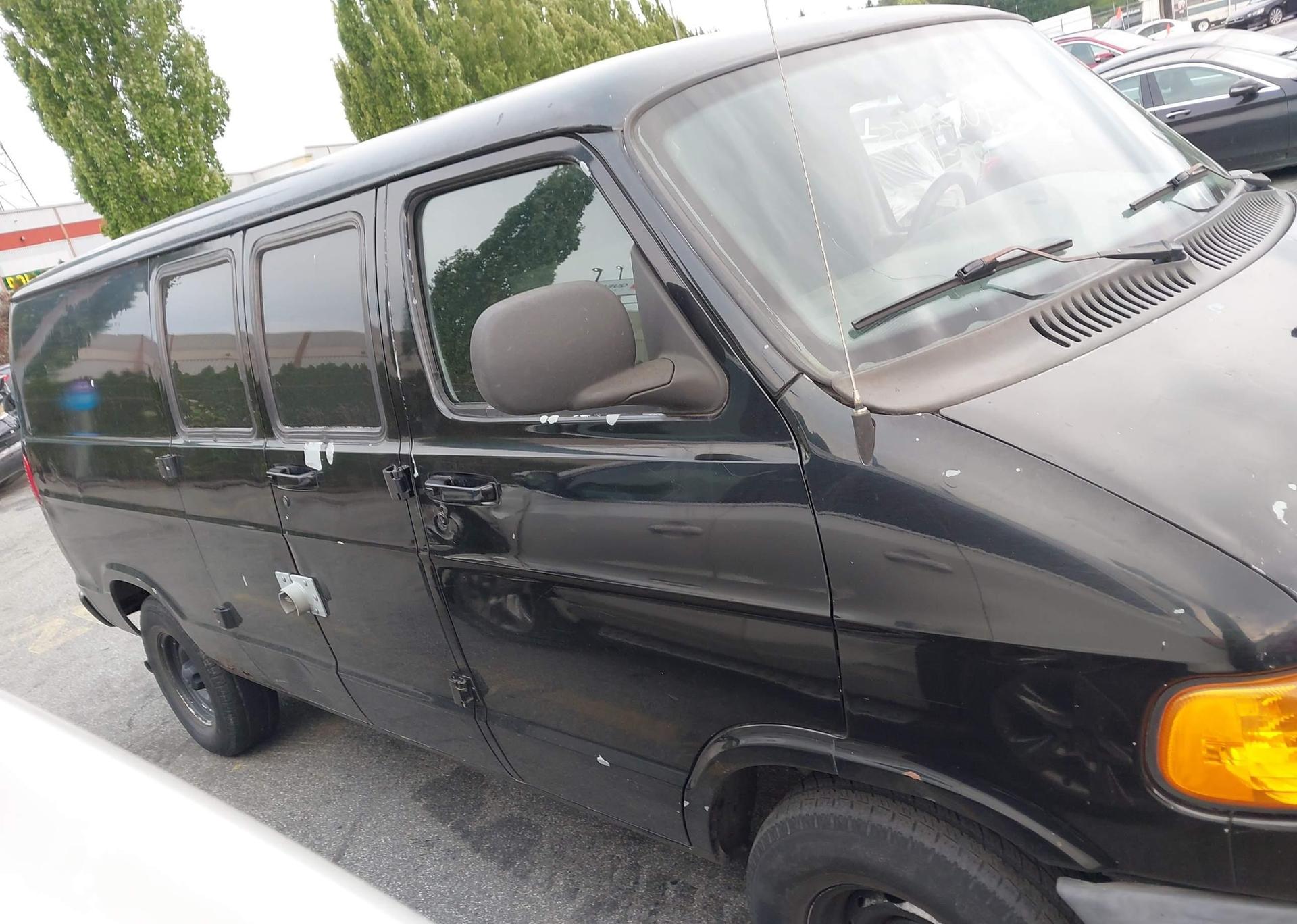 2001 DODGE RAM VAN B1500