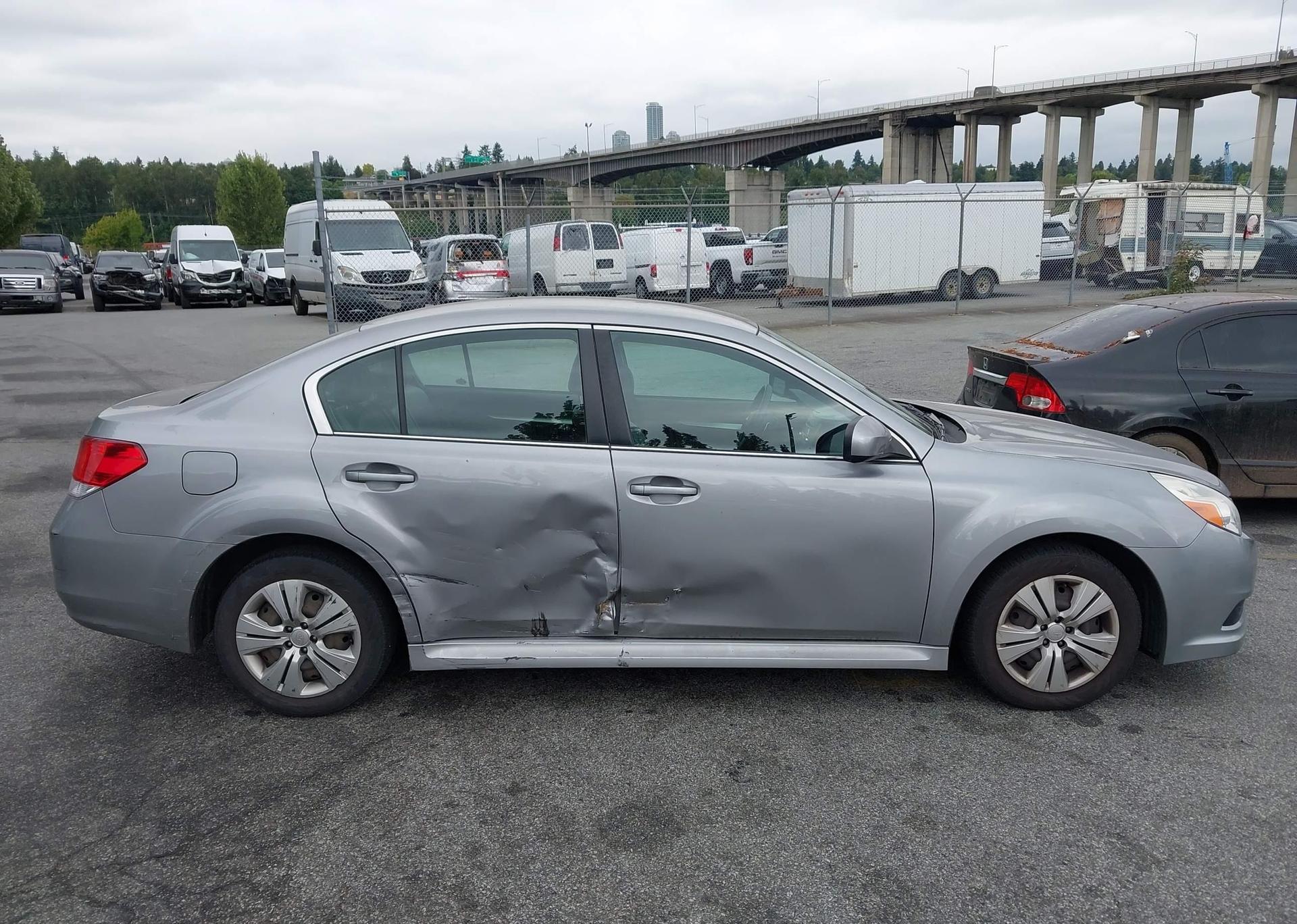 2010 SUBARU LEGACY 2.5I