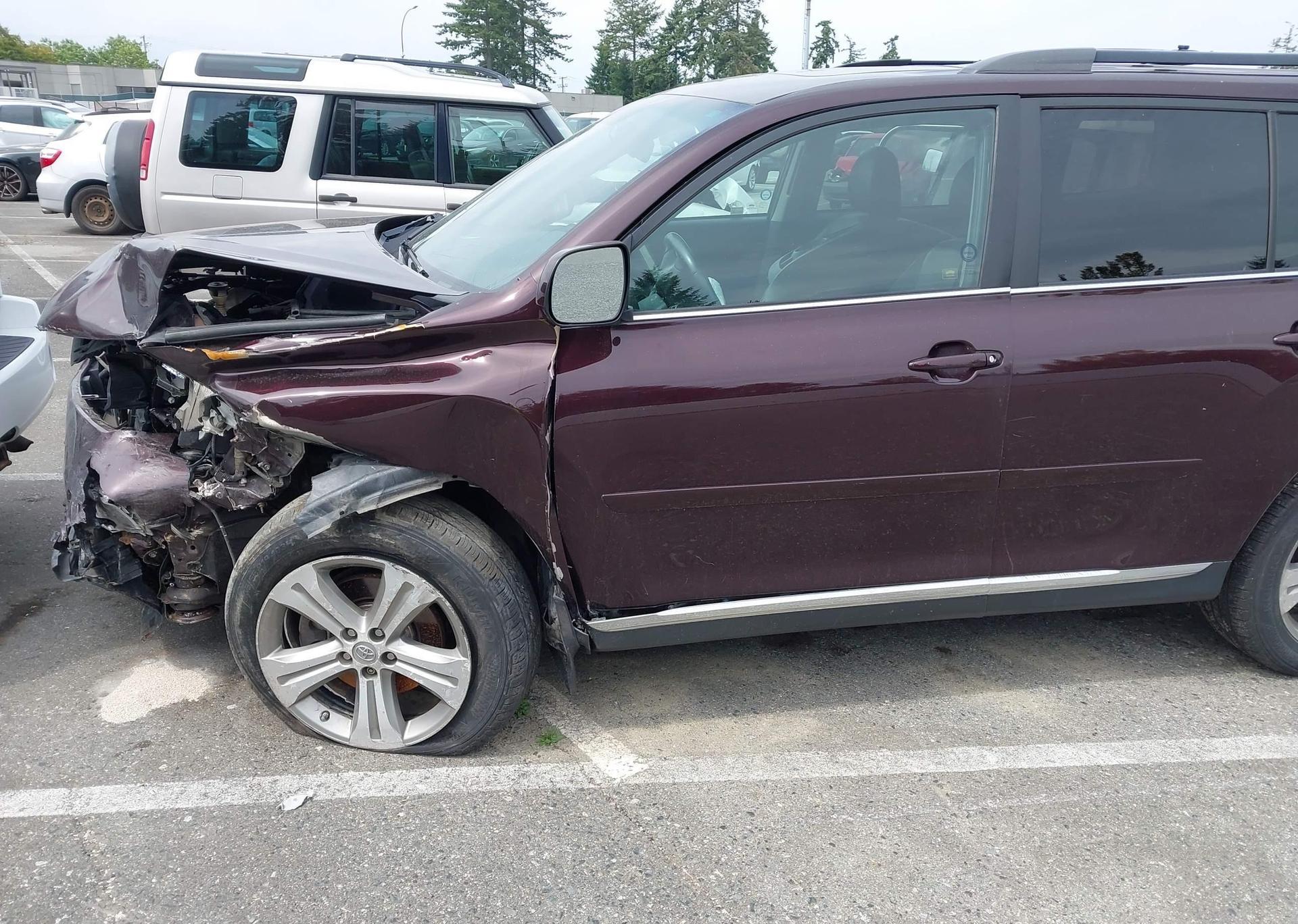 2011 TOYOTA HIGHLANDER SE