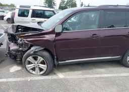 2011 TOYOTA HIGHLANDER SE