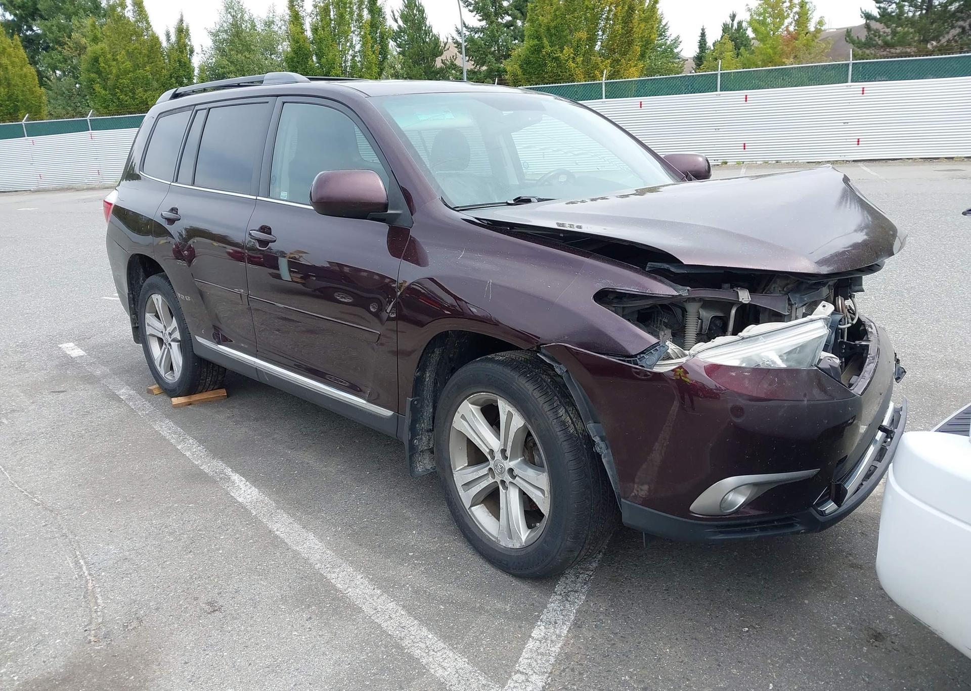 2011 TOYOTA HIGHLANDER SE