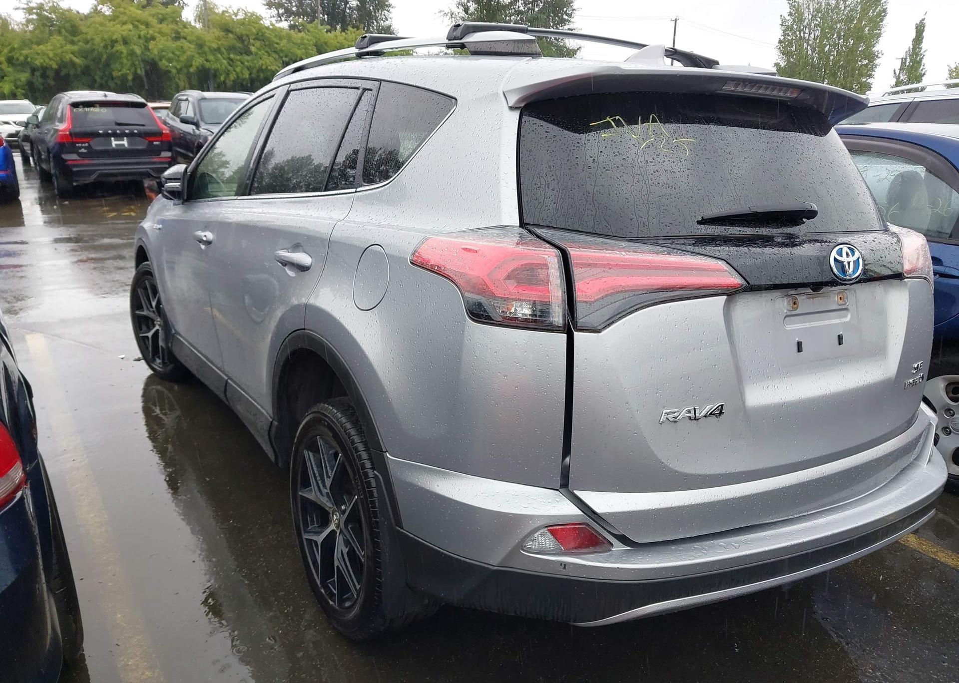 2018 TOYOTA RAV4 HV SE